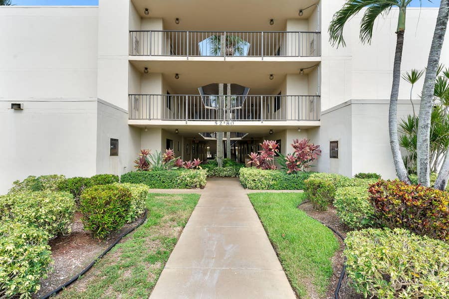 Property photo for 5280 Las Verdes Circle, #124, Delray Beach, FL