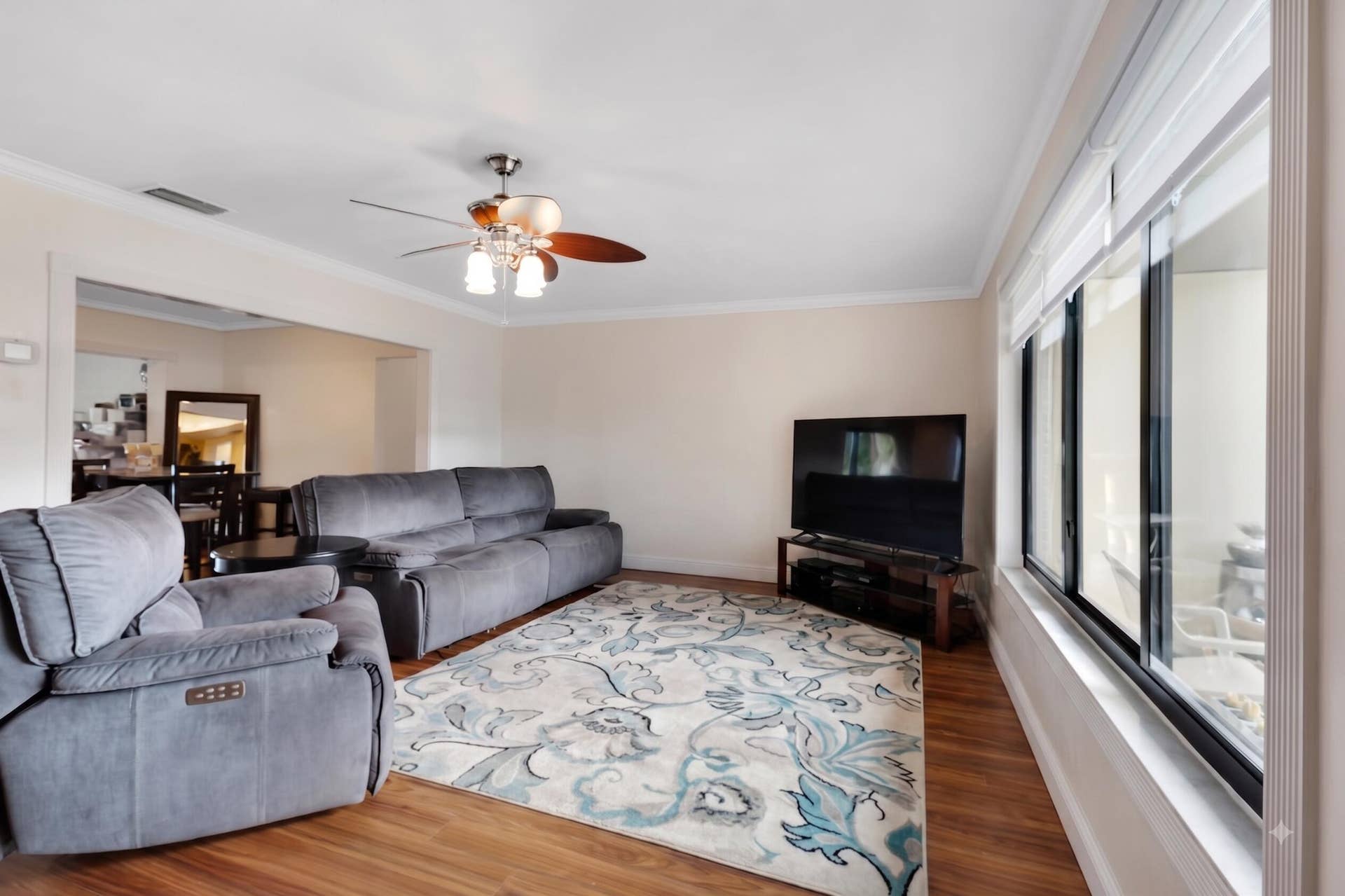 510 NW 93rd Terrace, Pembroke Pines, FL 33024 Living Room