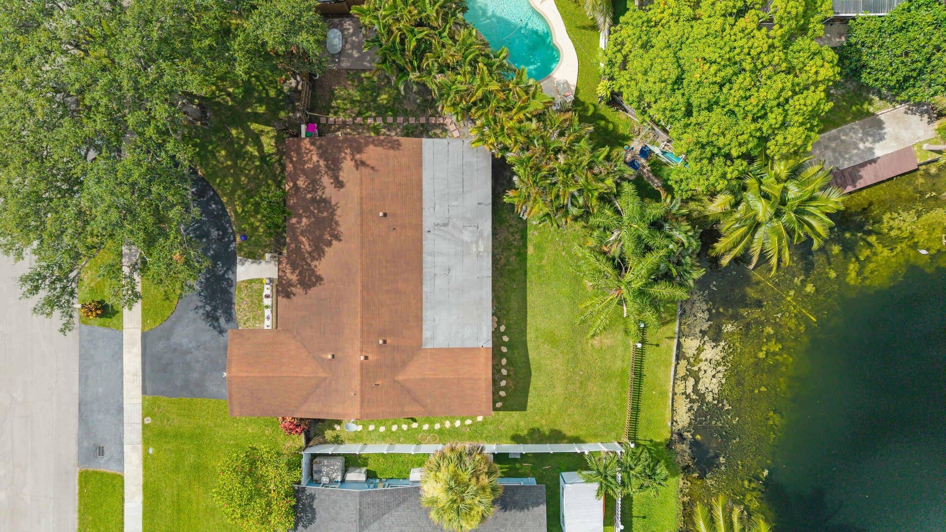 510 NW 93rd Terrace, Pembroke Pines, FL 33024 43_accutour_01 510-nw-93rd-terrace-045