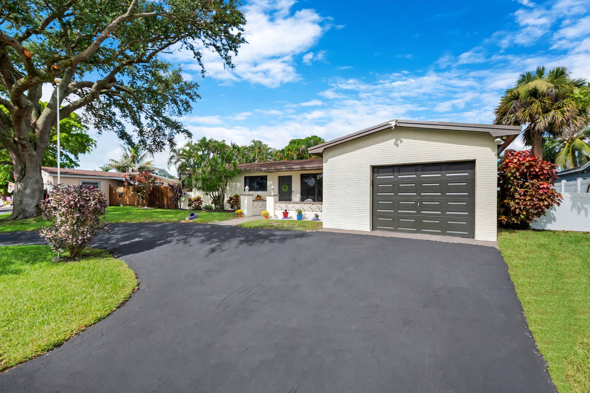 510 NW 93rd Terrace, Pembroke Pines, FL 33024 Front of Home