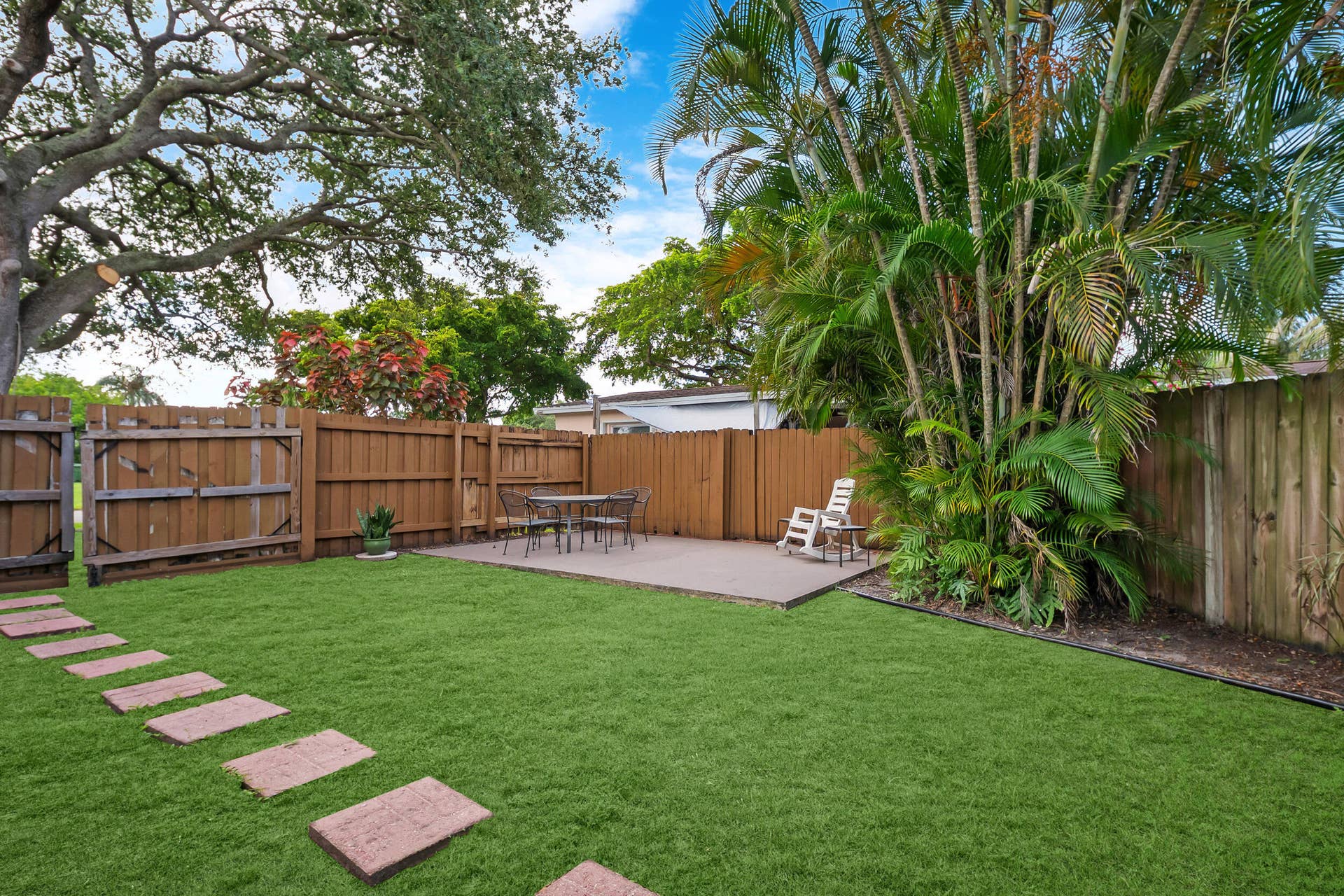 510 NW 93rd Terrace, Pembroke Pines, FL 33024 Side Yard Entertaining