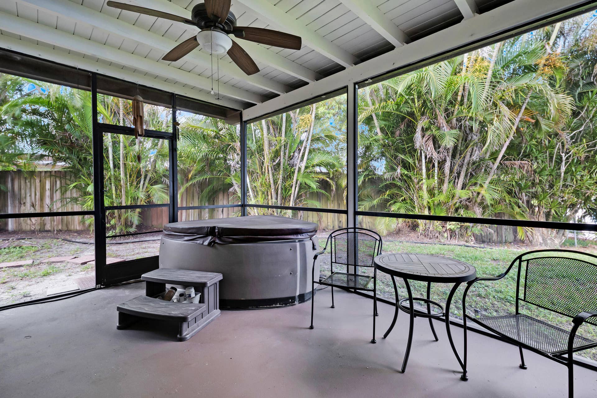 510 NW 93rd Terrace, Pembroke Pines, FL 33024 Screen Patio