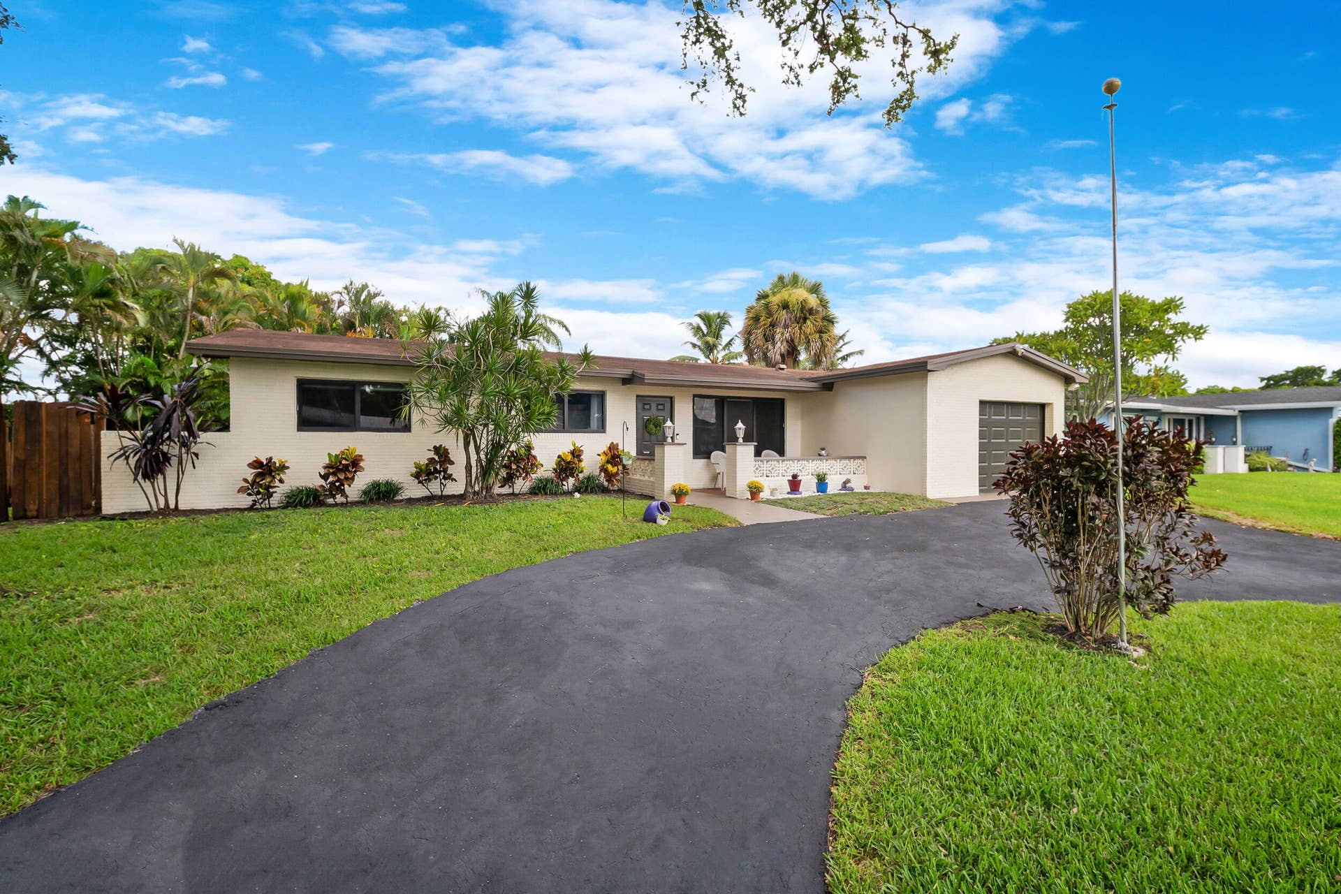 510 NW 93rd Terrace, Pembroke Pines, FL 33024 Front of Home