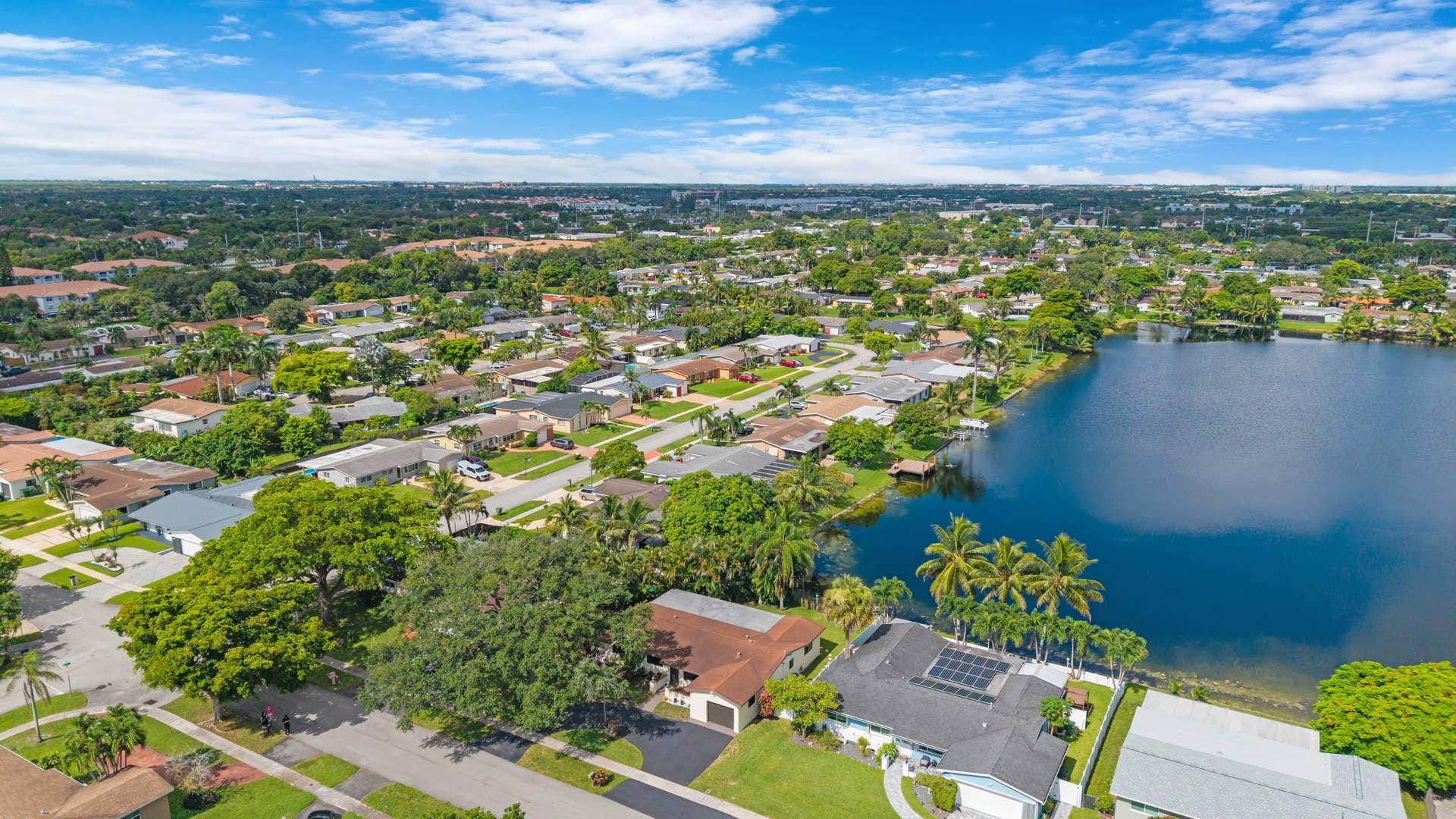 510 NW 93rd Terrace, Pembroke Pines, FL 33024 44_accutour_01 510-nw-93rd-terrace-048