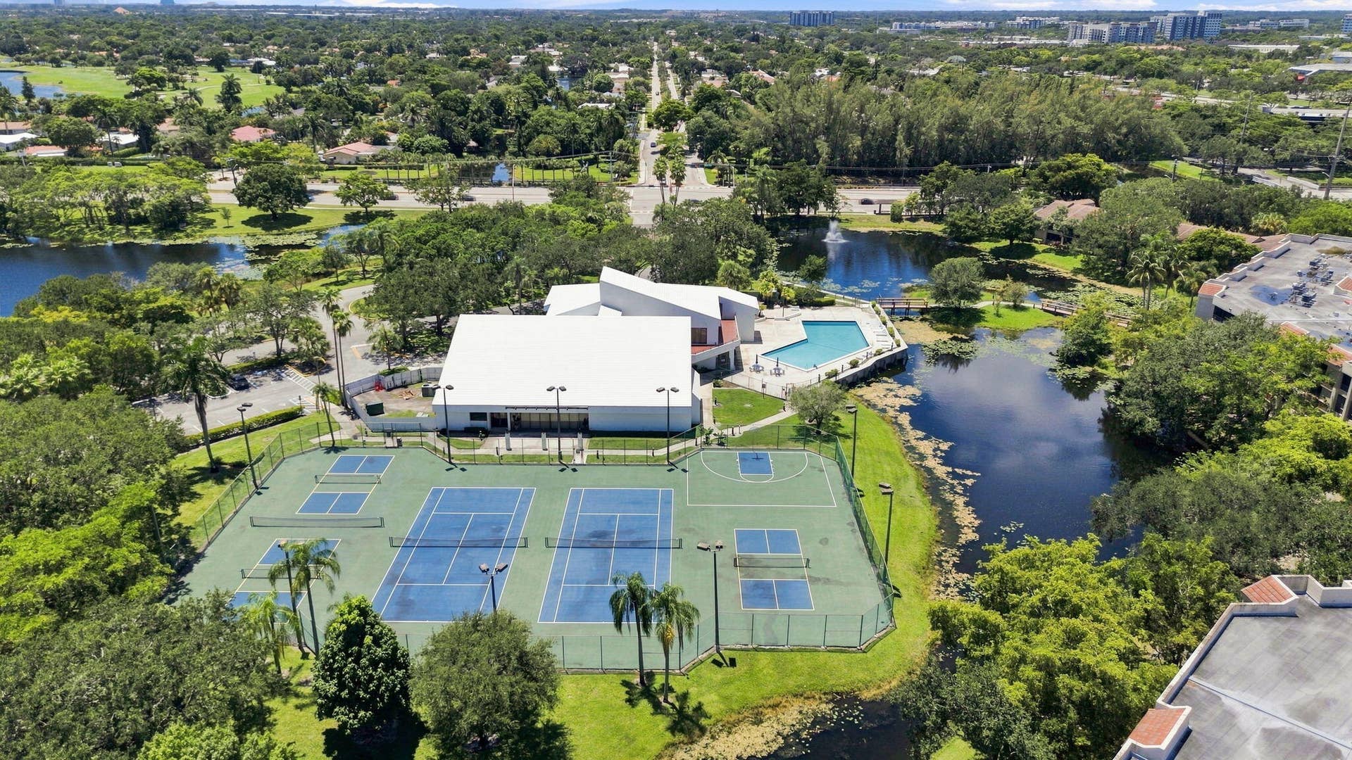7460 NW 1st Manor, Plantation, FL 33317 Amenities