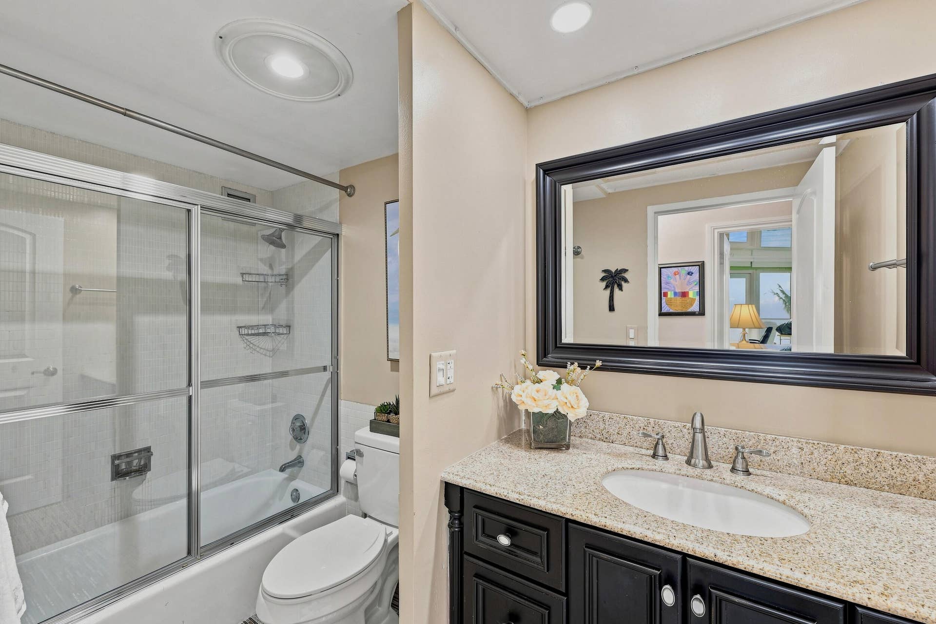 3900 N Ocean Drive, #4B, Lauderdale By The Sea, FL 33308 Second full bathroom