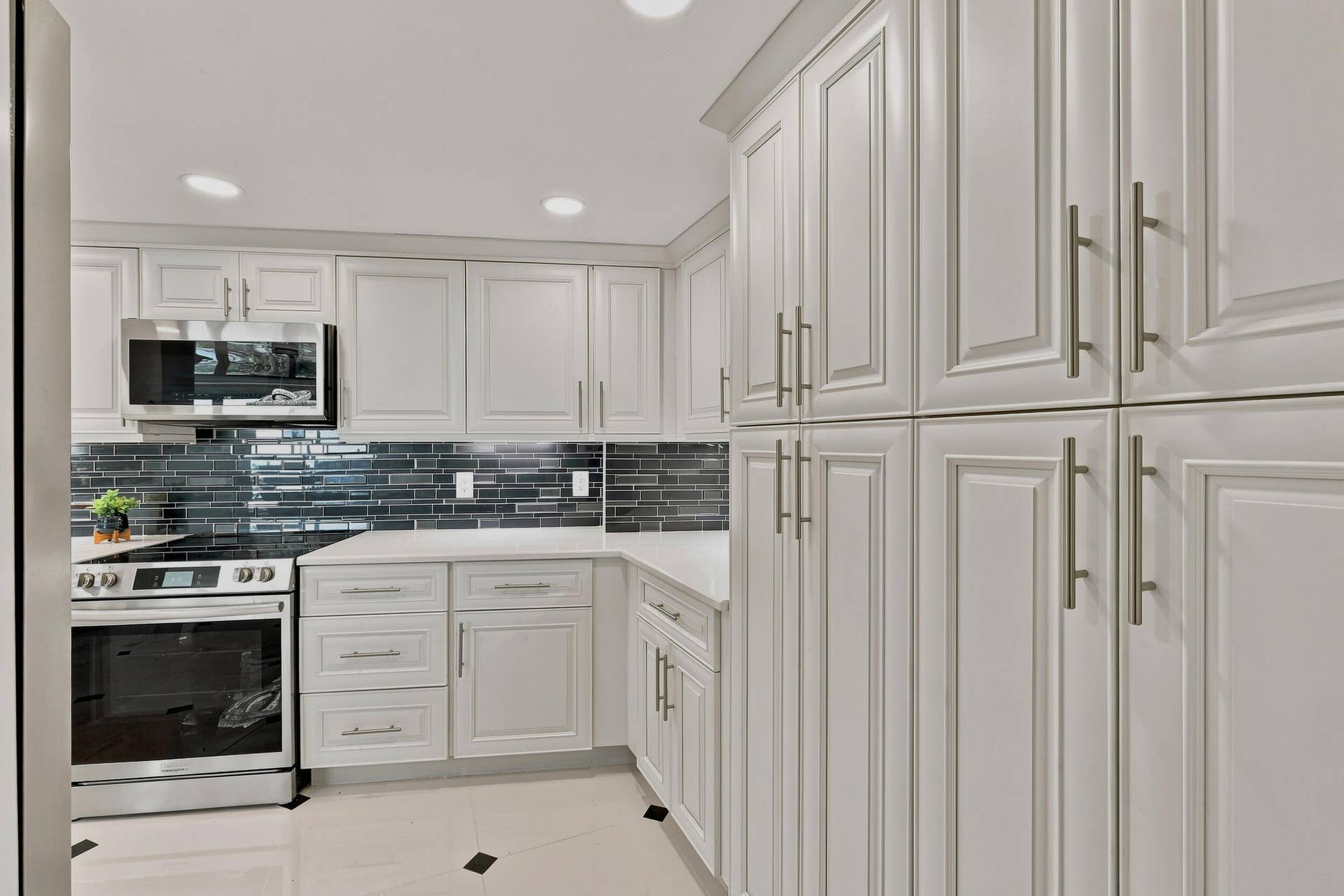 3900 N Ocean Drive, #4B, Lauderdale By The Sea, FL 33308 Kitchen pantry area