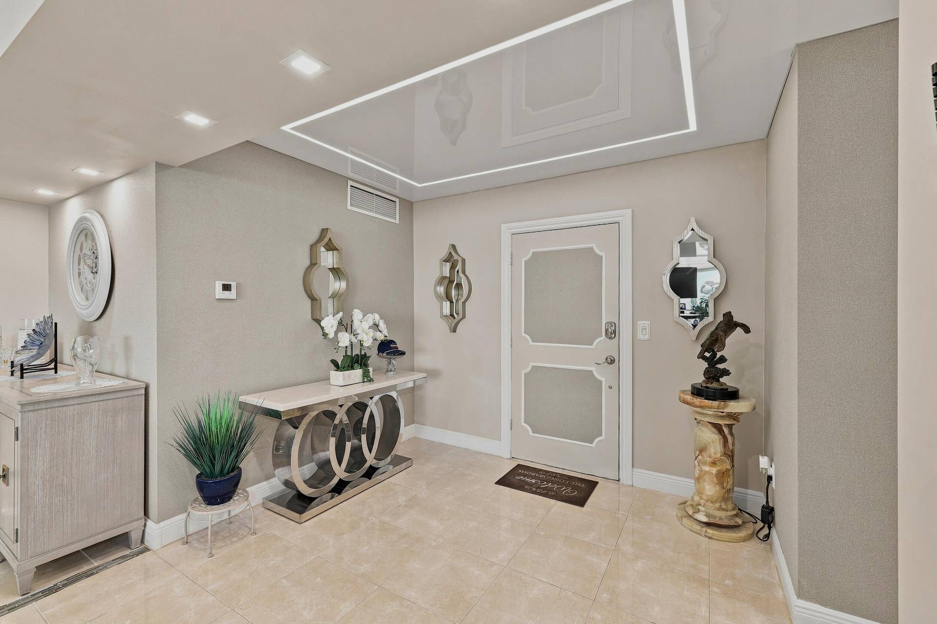 3900 N Ocean Drive, #4B, Lauderdale By The Sea, FL 33308 Inside foyer