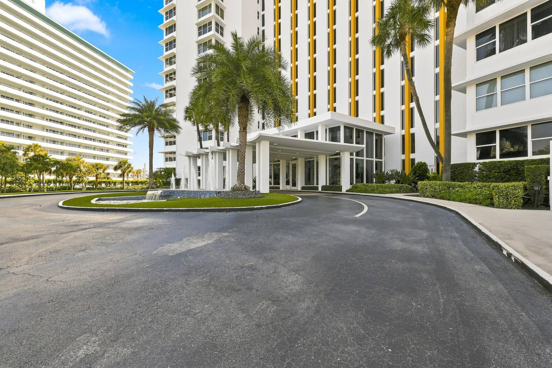 3900 N Ocean Drive, #4B, Lauderdale By The Sea, FL 33308 Outside front of the building