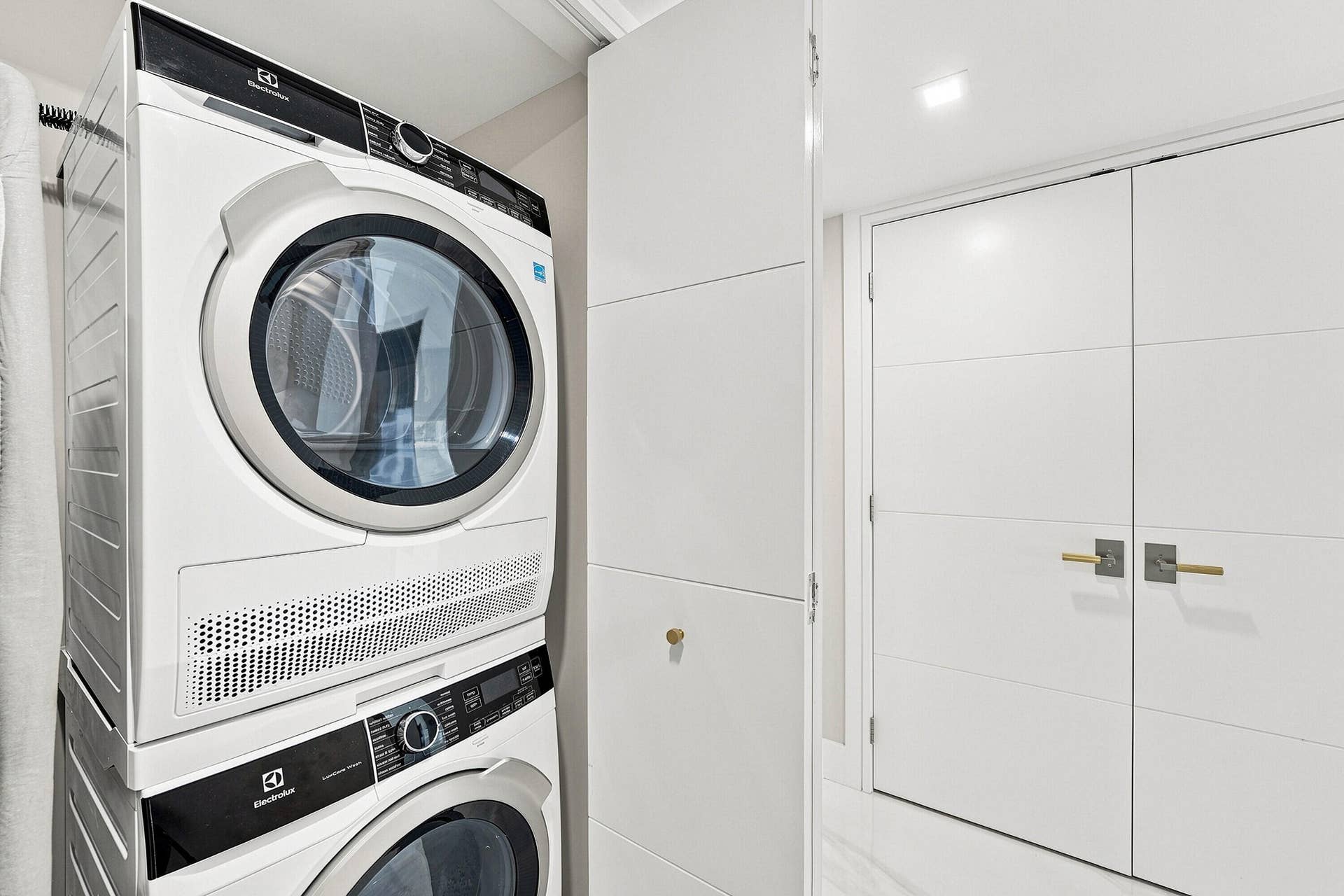 3550 Galt Ocean Drive, #704, Fort Lauderdale, FL 33308 28_laundry