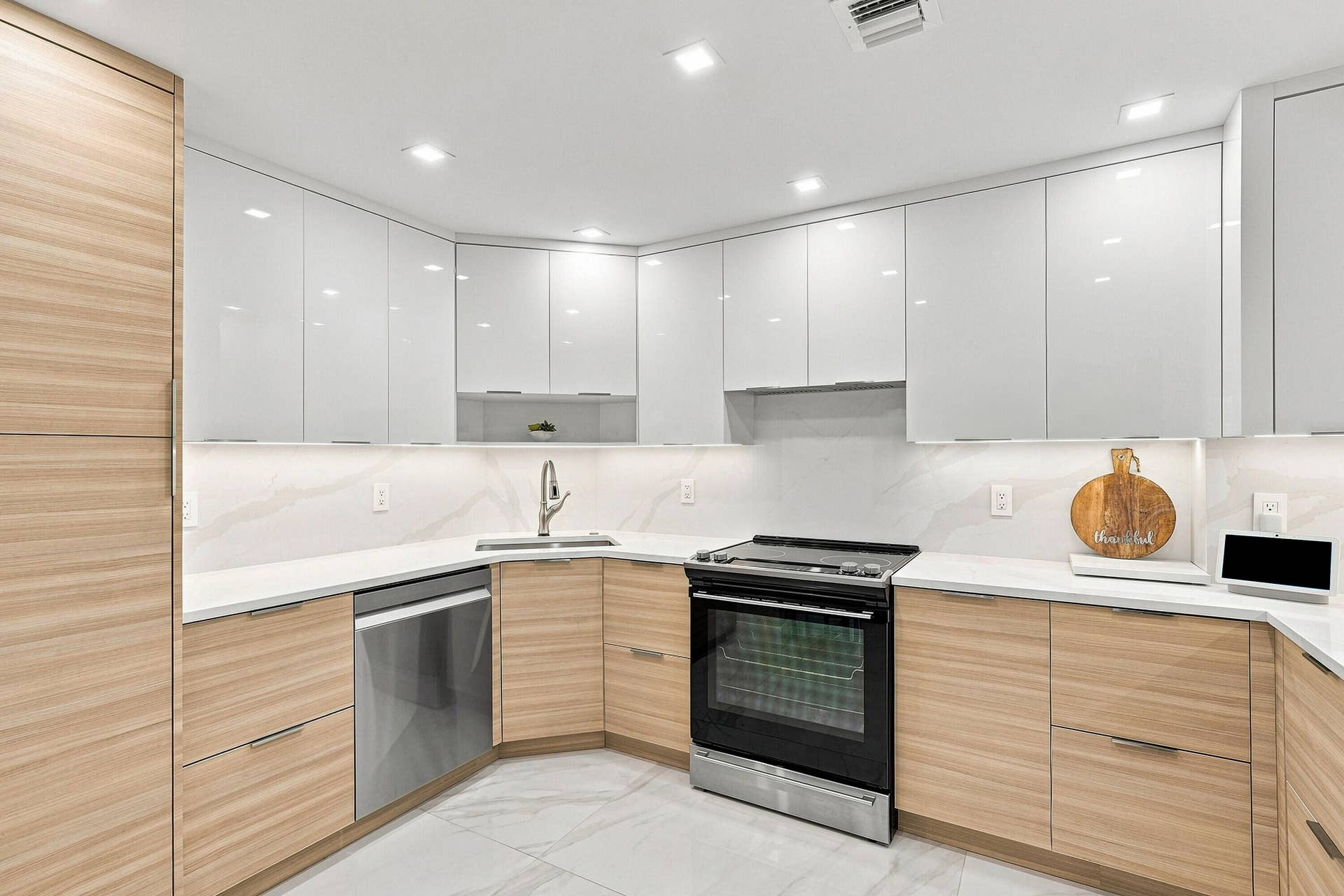 3550 Galt Ocean Drive, #704, Fort Lauderdale, FL 33308 10_kitchen