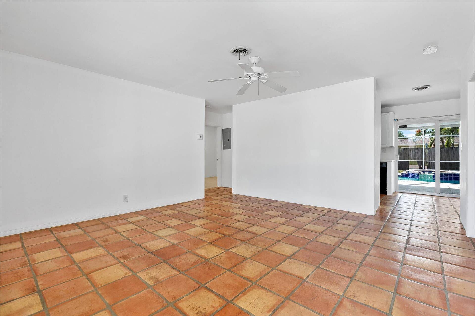 1400 NE 42nd Court, Oakland Park, FL 33334 10-1400 NE 42nd Ct day 2_010