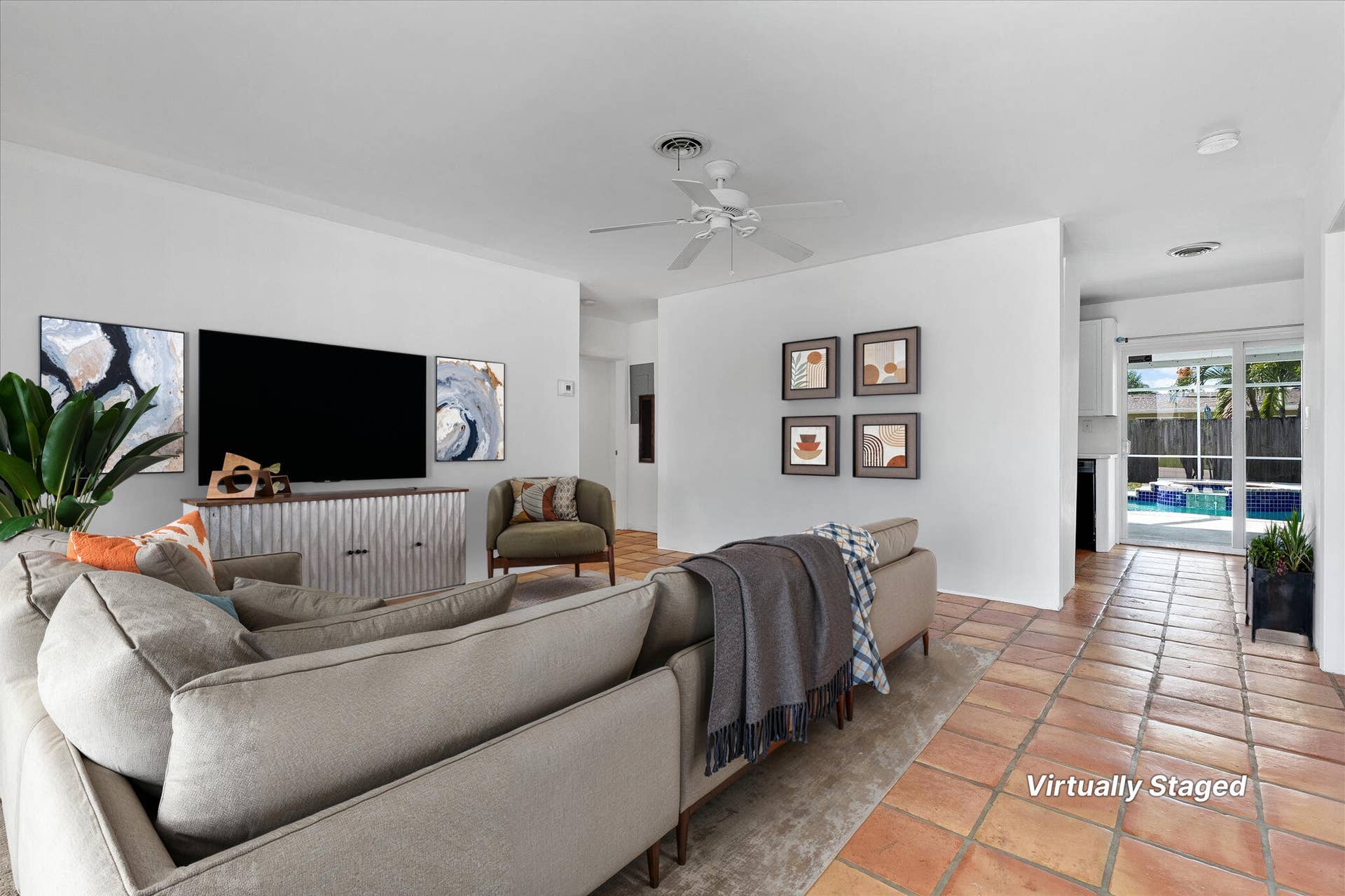 1400 NE 42nd Court, Oakland Park, FL 33334 Living room 2