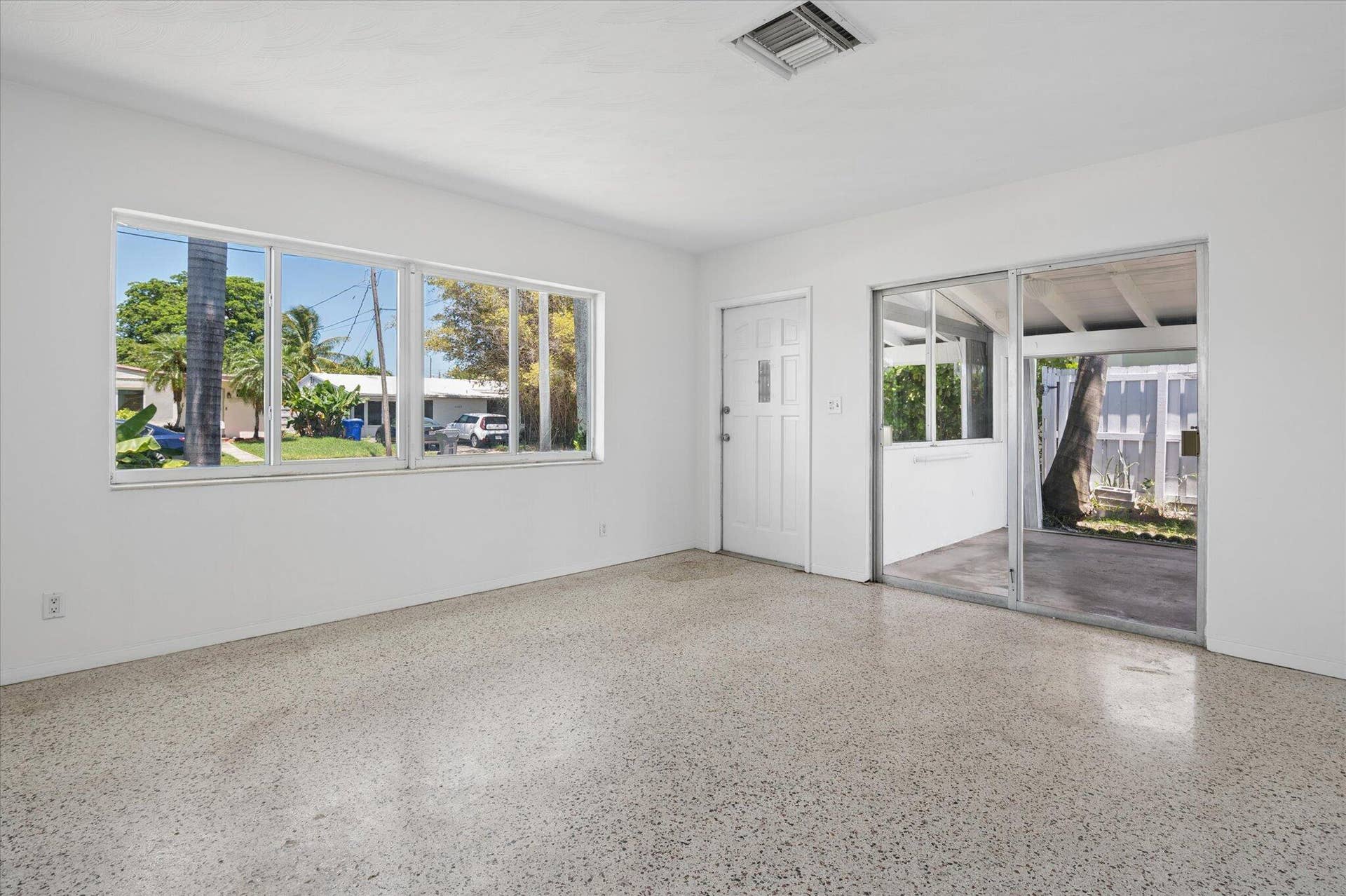 1158 Grant Street, Hollywood, FL 33019 Living area interior looking toward scre