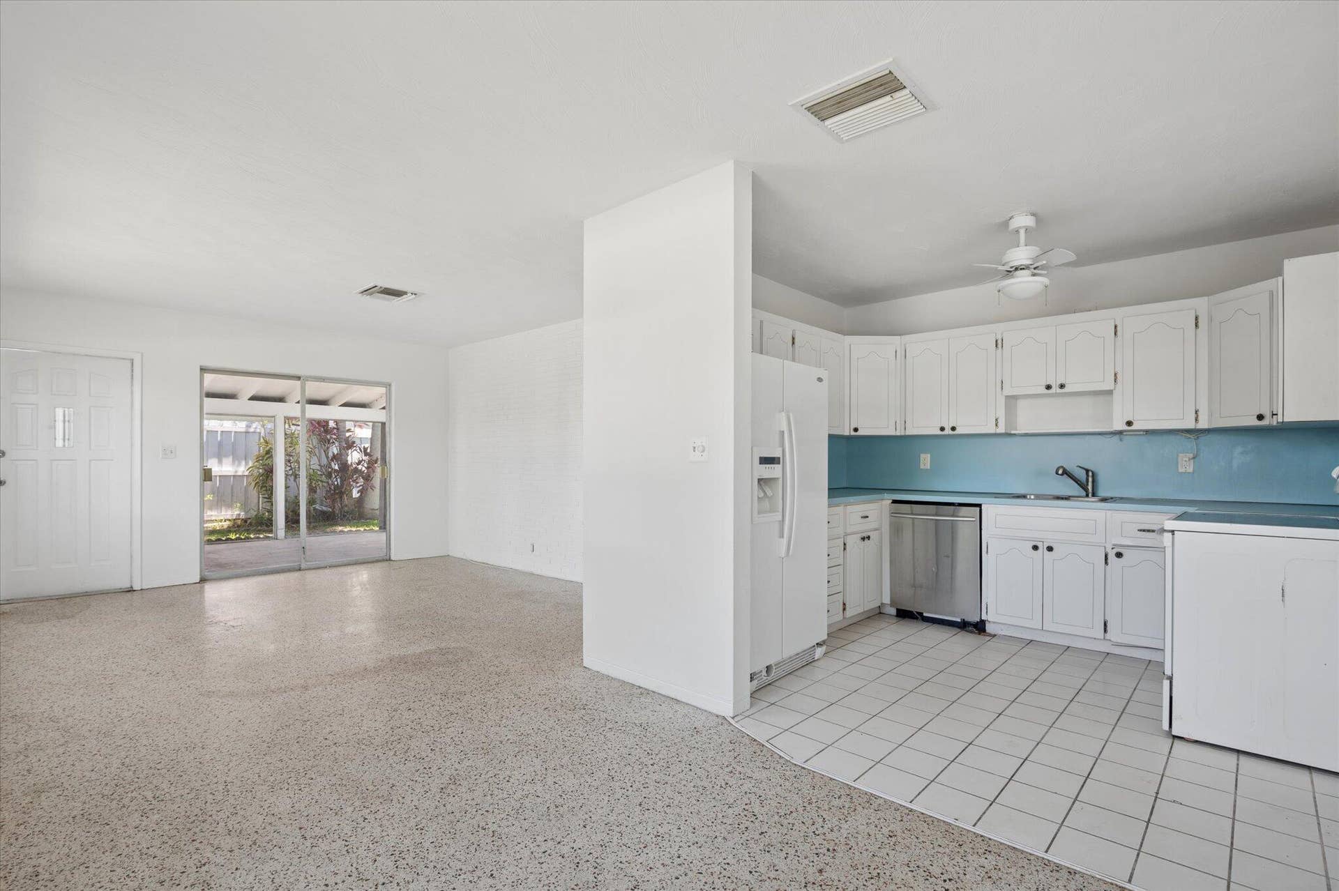 1158 Grant Street, Hollywood, FL 33019 Kitchen and living area