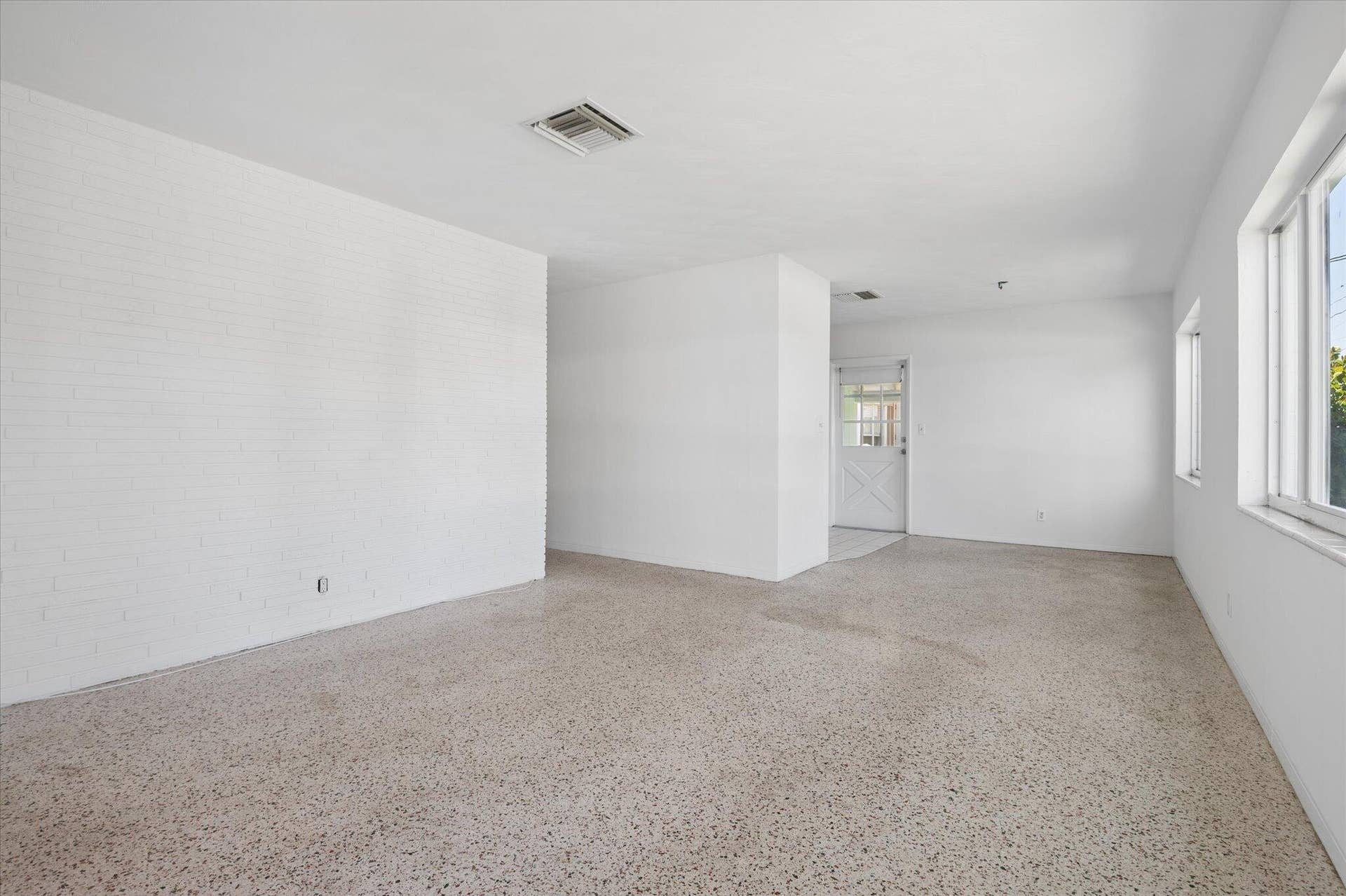 1158 Grant Street, Hollywood, FL 33019 Living area and breakfast area