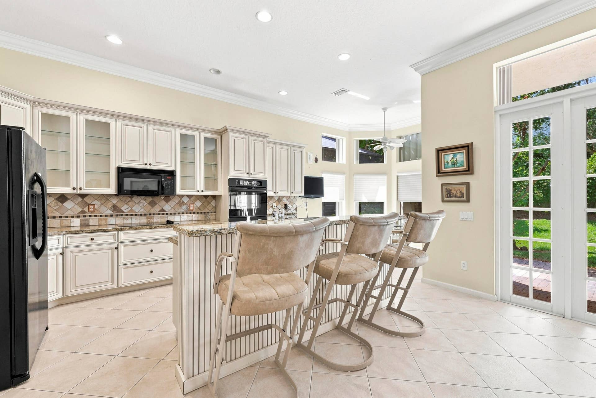 Kitchen / Eat In Kitchen