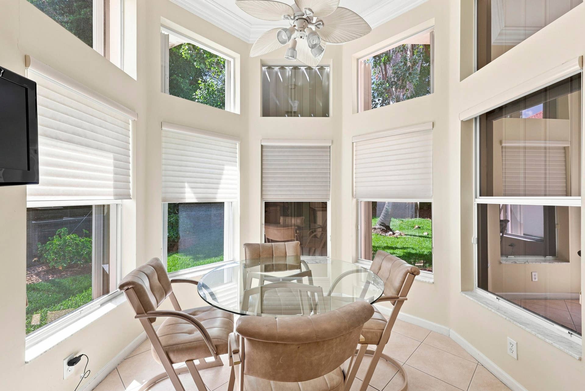 Eat In Breakfast Area