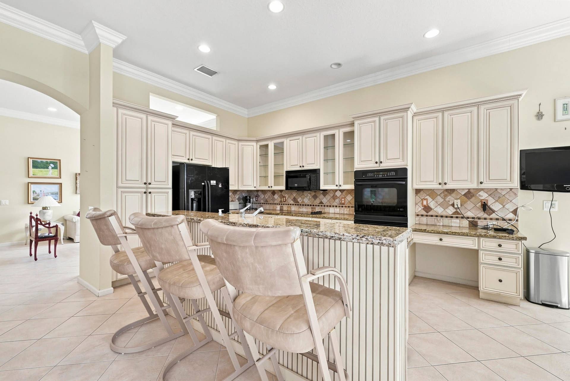 Kitchen / Eat In Kitchen