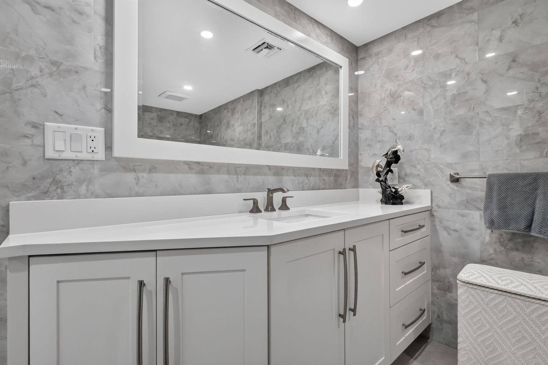 2917 S Ocean Boulevard, #401, Highland Beach, FL 33487 2nd Modern Bath