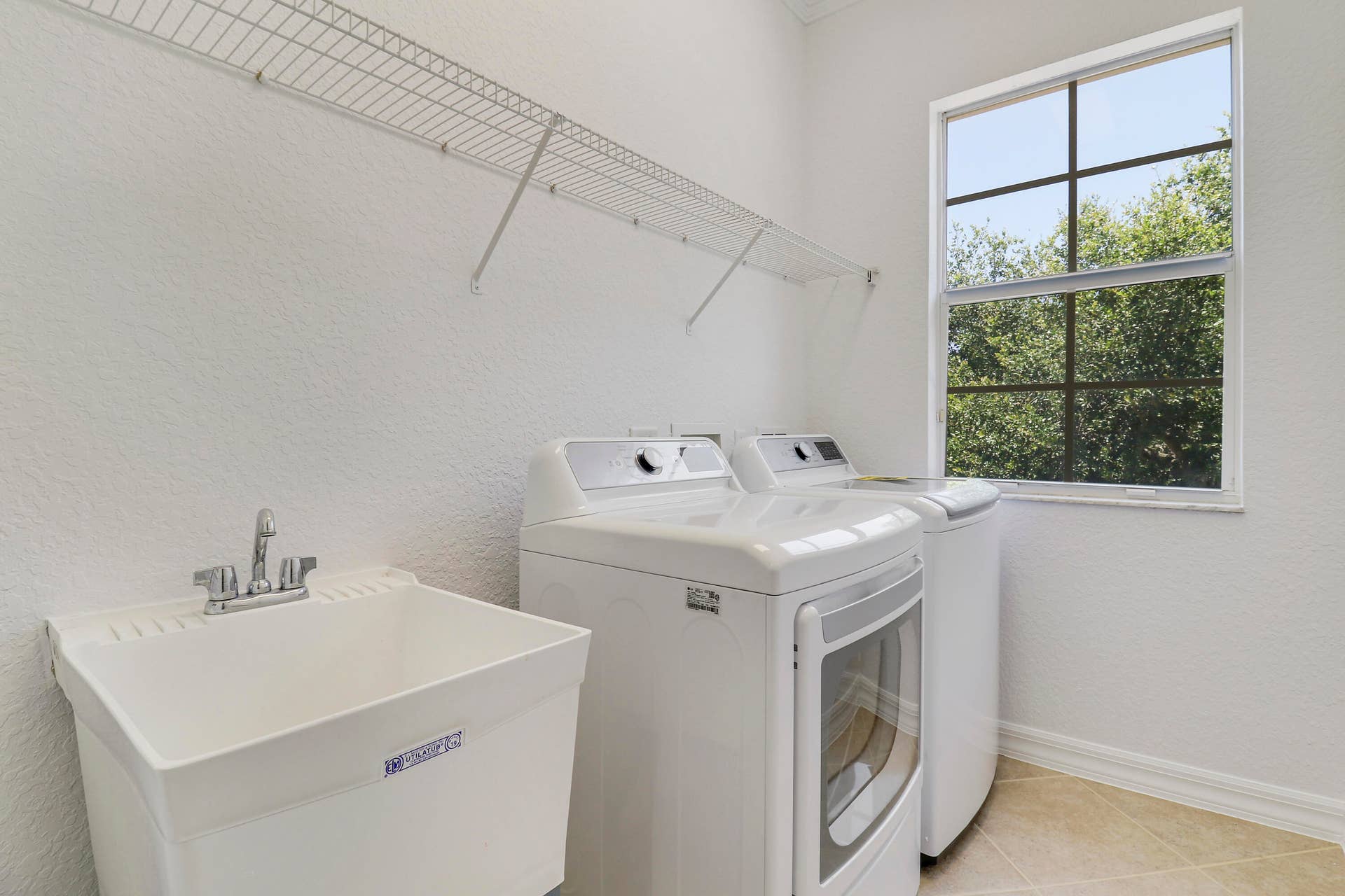 Upstairs Laundry w Sink