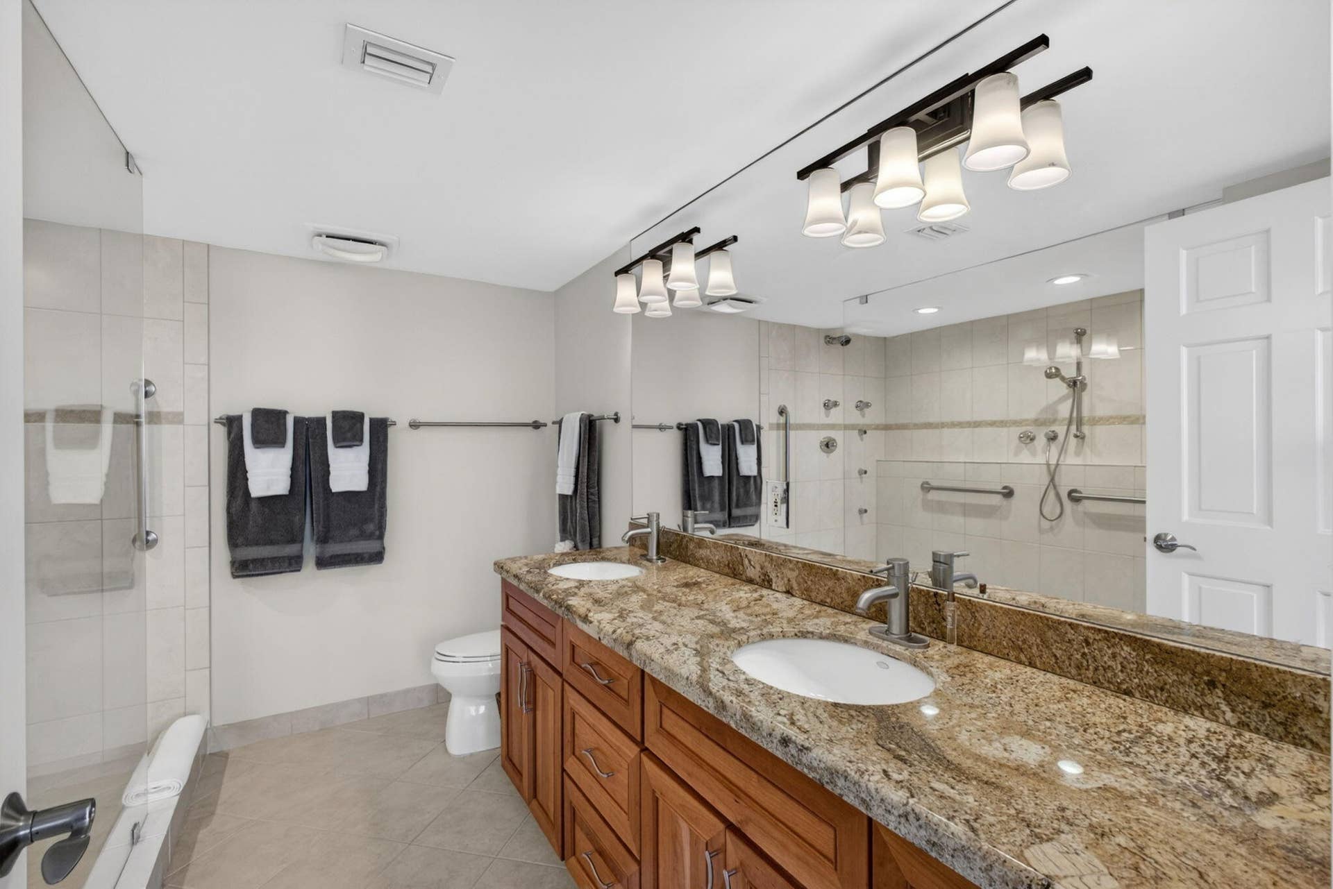 4200 N Ocean Drive, #1-406, Riviera Beach, FL 33404 34-web-or-mls-5D1A0816