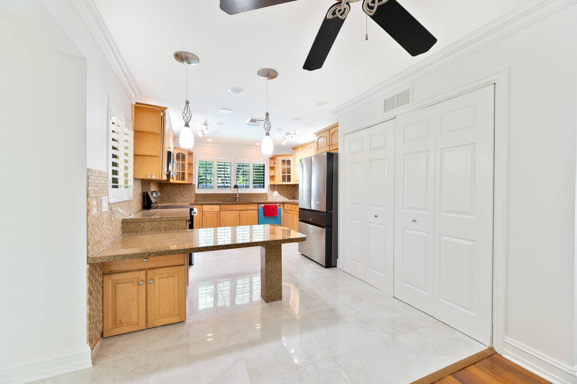 4621 NE 18TH Terrace, Fort Lauderdale, FL 33308 Kitchen
