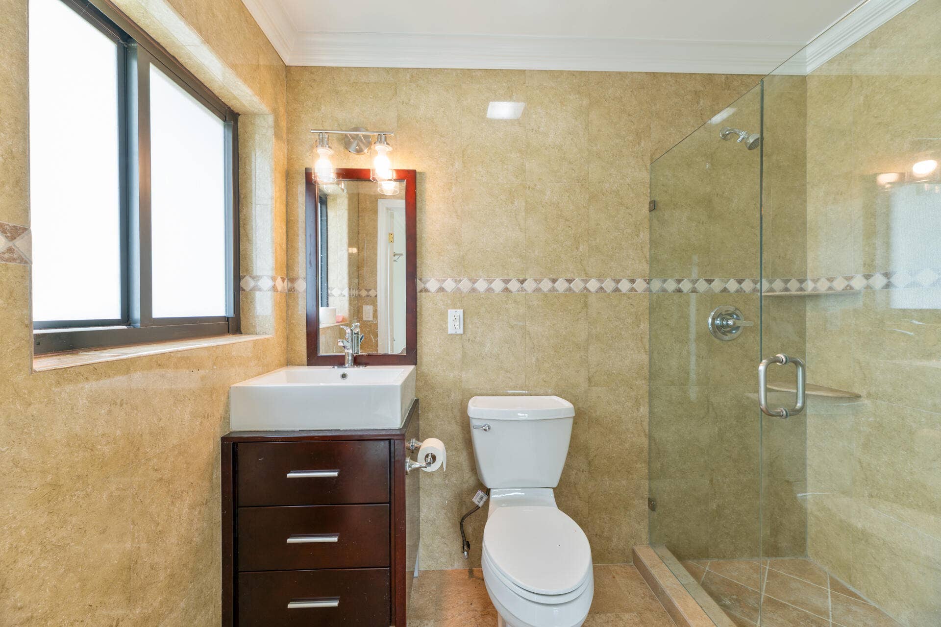 4621 NE 18TH Terrace, Fort Lauderdale, FL 33308 Secondary/master bathroom