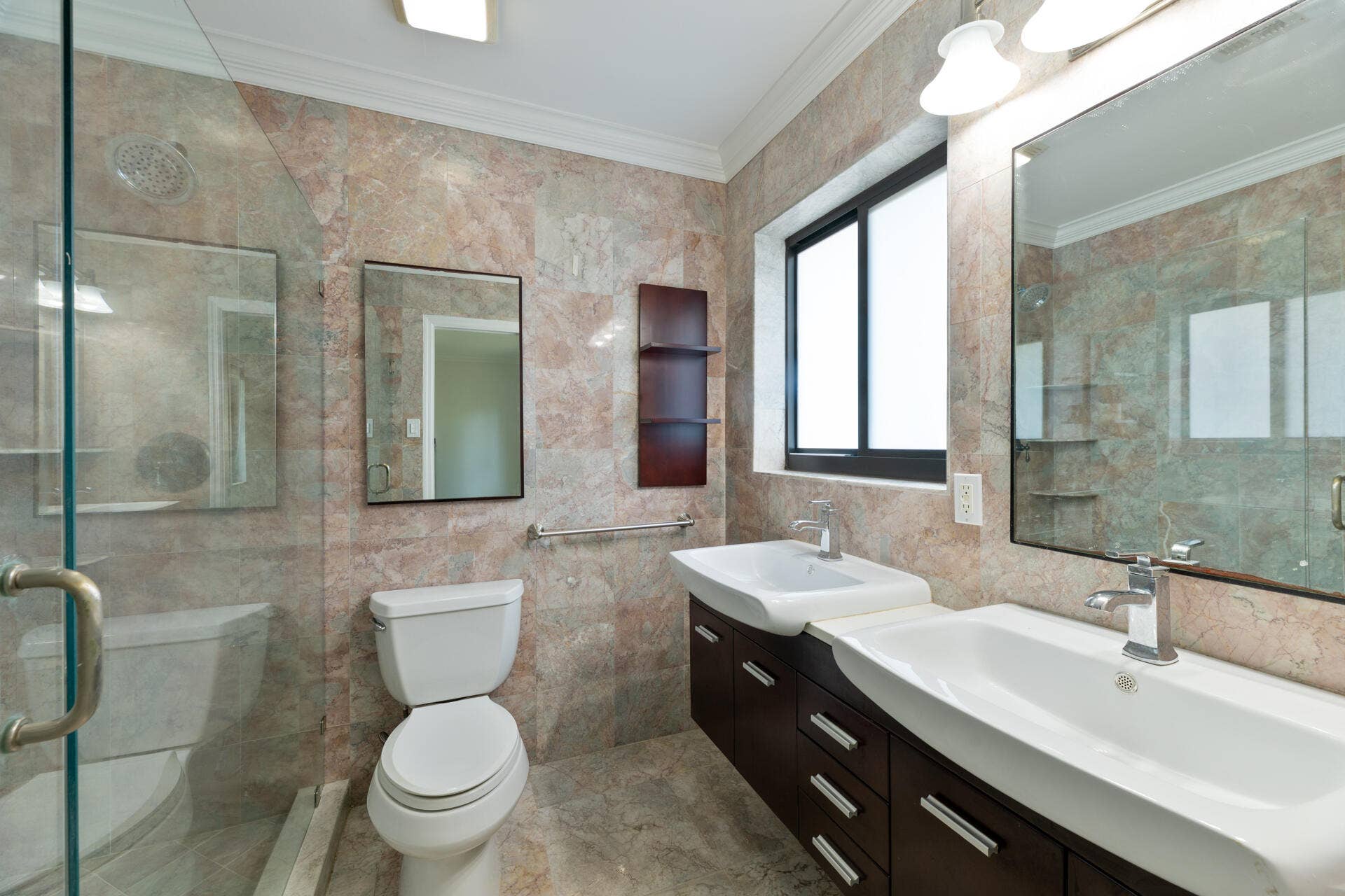 4621 NE 18TH Terrace, Fort Lauderdale, FL 33308 Primary Master Bathroom