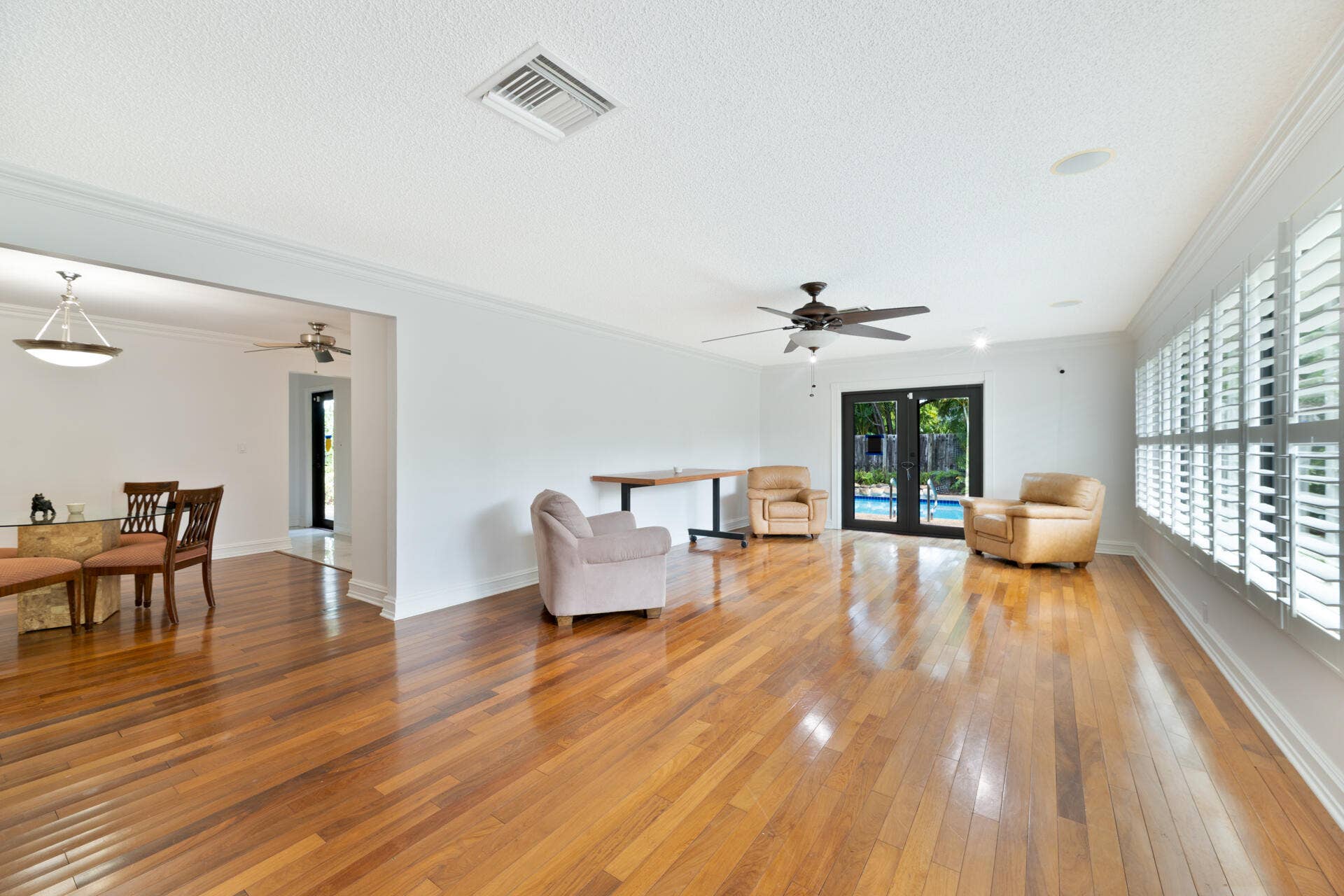 4621 NE 18TH Terrace, Fort Lauderdale, FL 33308 Living room