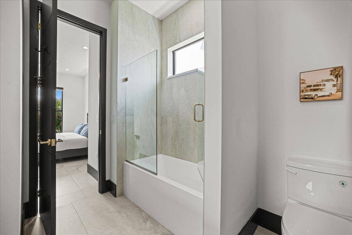13480 US HIGHWAY 1, Juno Beach, FL 33408 BATH FOR BED 3 AND 4
