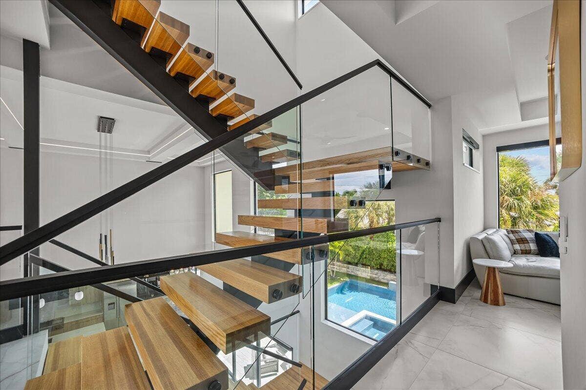 13480 US HIGHWAY 1, Juno Beach, FL 33408 LOFT ENTRY