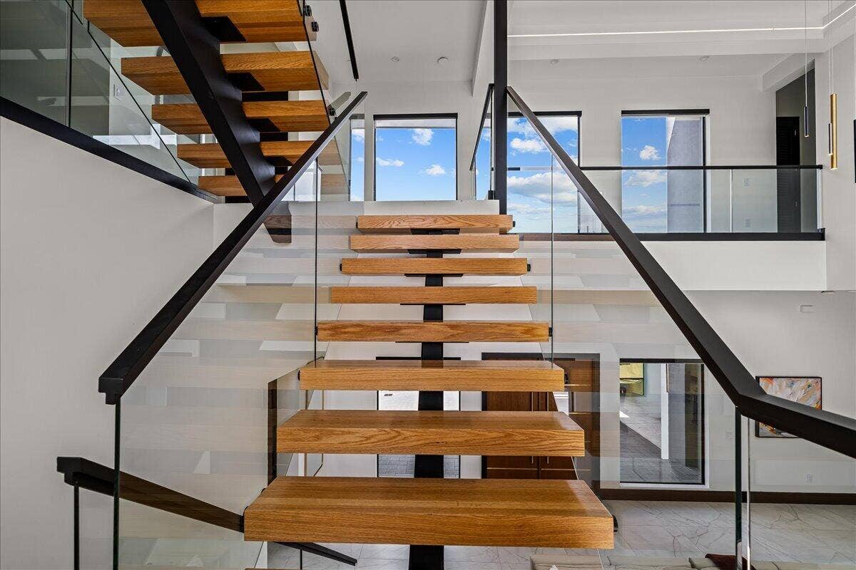13480 US HIGHWAY 1, Juno Beach, FL 33408 STAIR