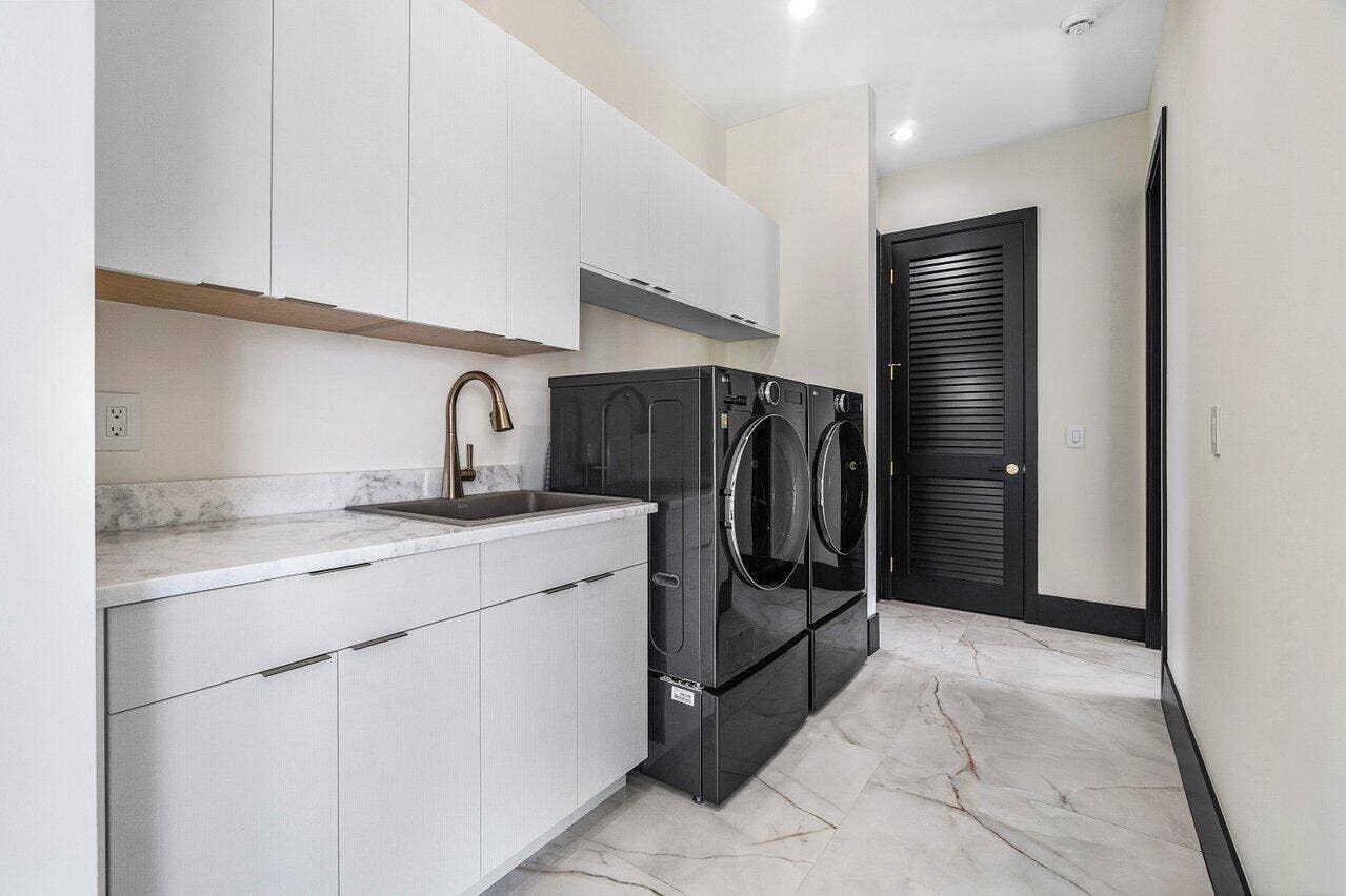 13480 US HIGHWAY 1, Juno Beach, FL 33408 LAUNDRY2