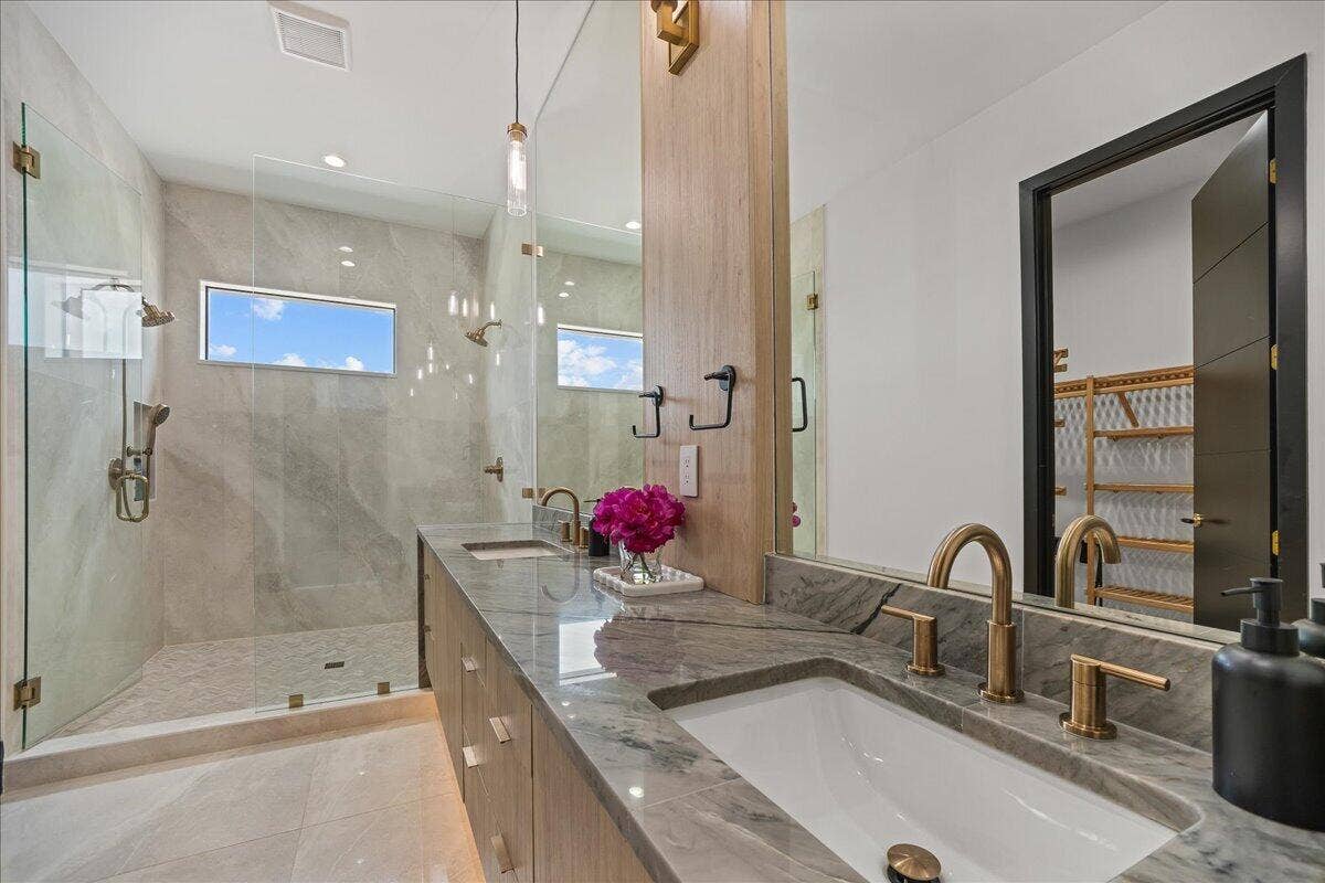 13480 US HIGHWAY 1, Juno Beach, FL 33408 MASTER BATH