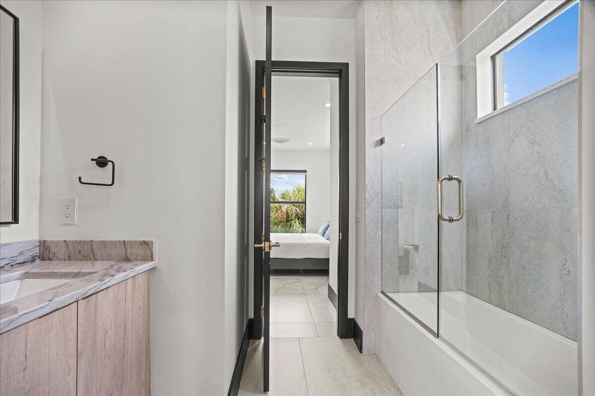 13480 US HIGHWAY 1, Juno Beach, FL 33408 BATH FOR BED 3 AND 4