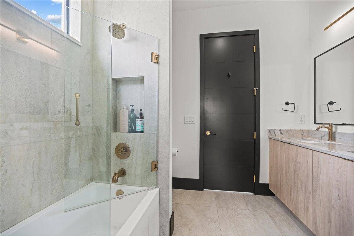 13480 US HIGHWAY 1, Juno Beach, FL 33408 BATH FOR BED 3 AND 4