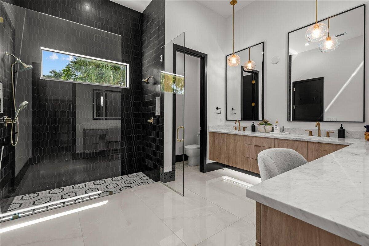 13480 US HIGHWAY 1, Juno Beach, FL 33408 MASTERBATH2