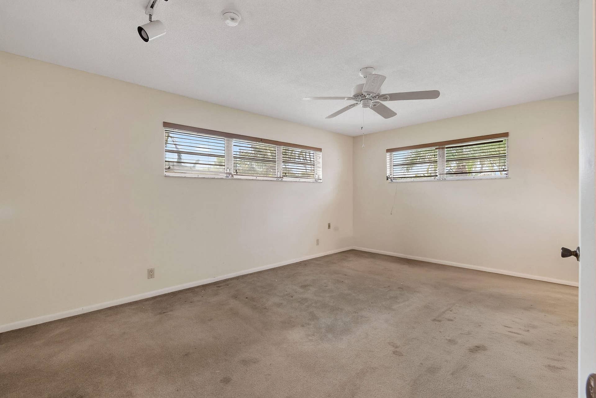 11 Windsor Road E, Jupiter, FL 33469 11WindsorRdE(29)