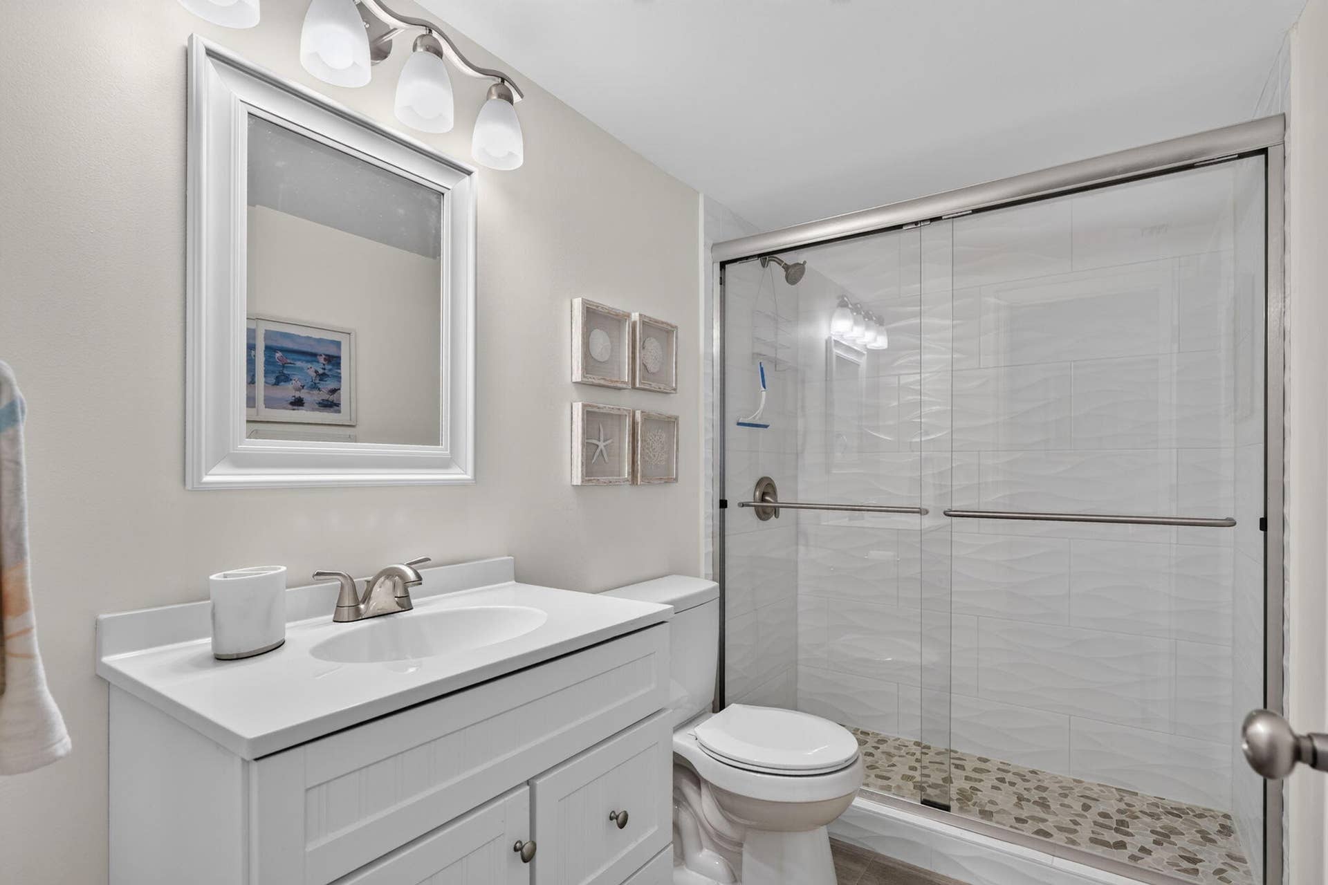 1605 S US HIGHWAY 1, #F306, Jupiter, FL 33477 Guest Bathroom