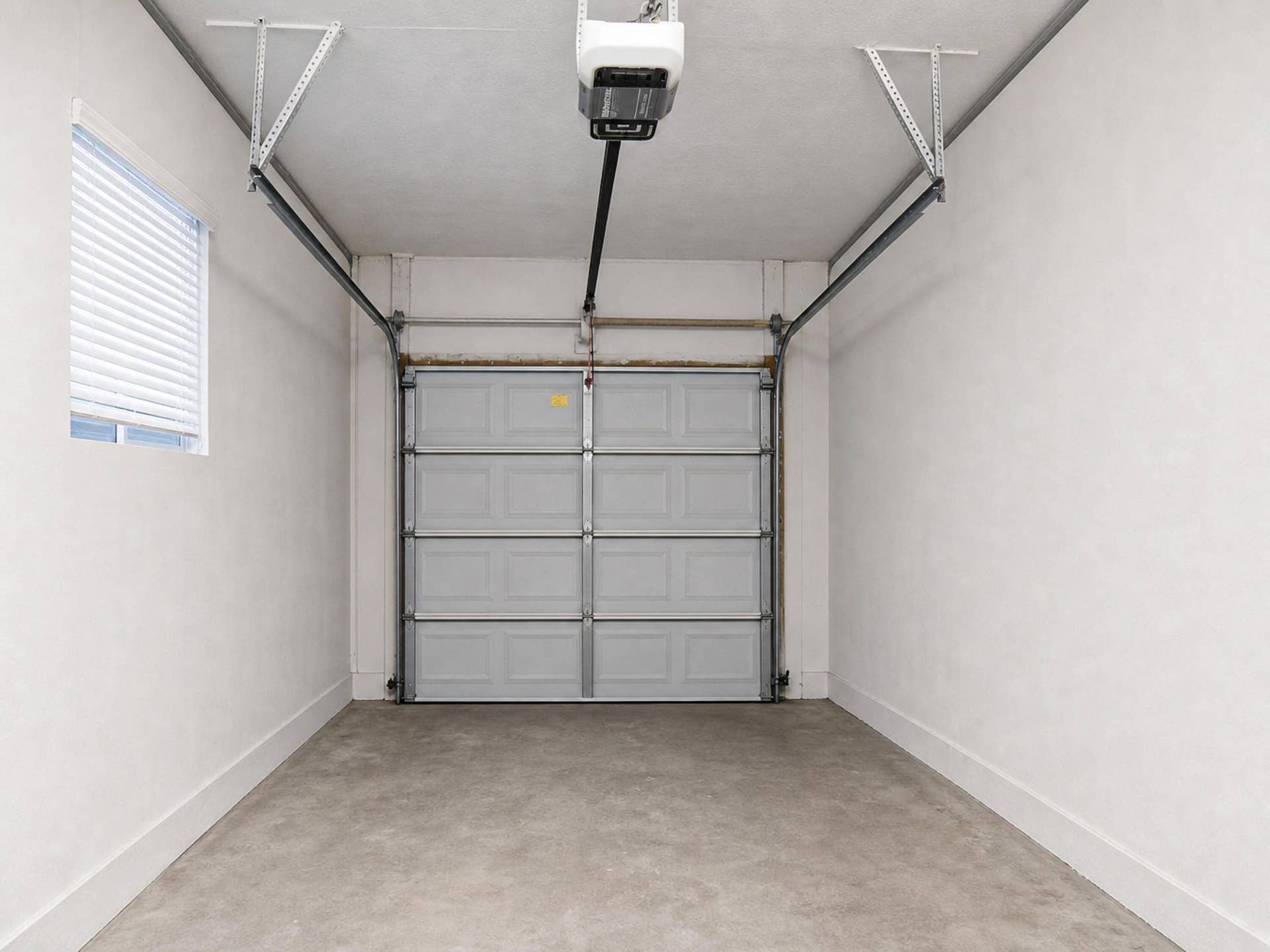 Oversized 1 car garage
