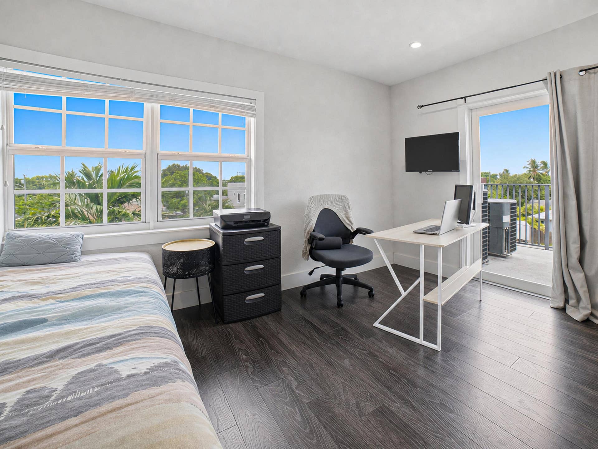 With access to 3rd floor Large balcony