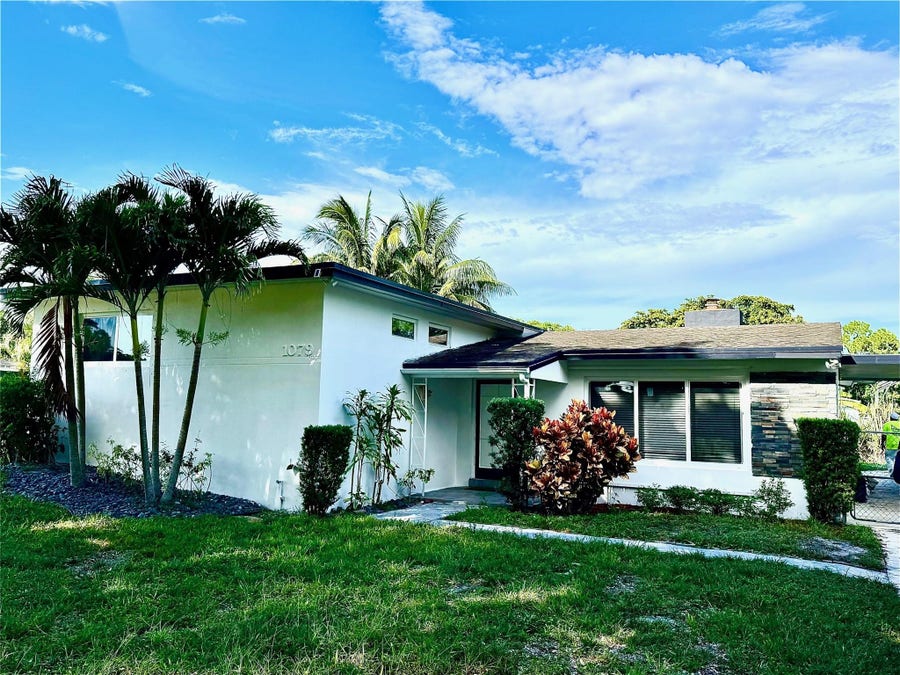 Property photo for 1079 W COUNTRY CLUB Circle, Plantation, FL
