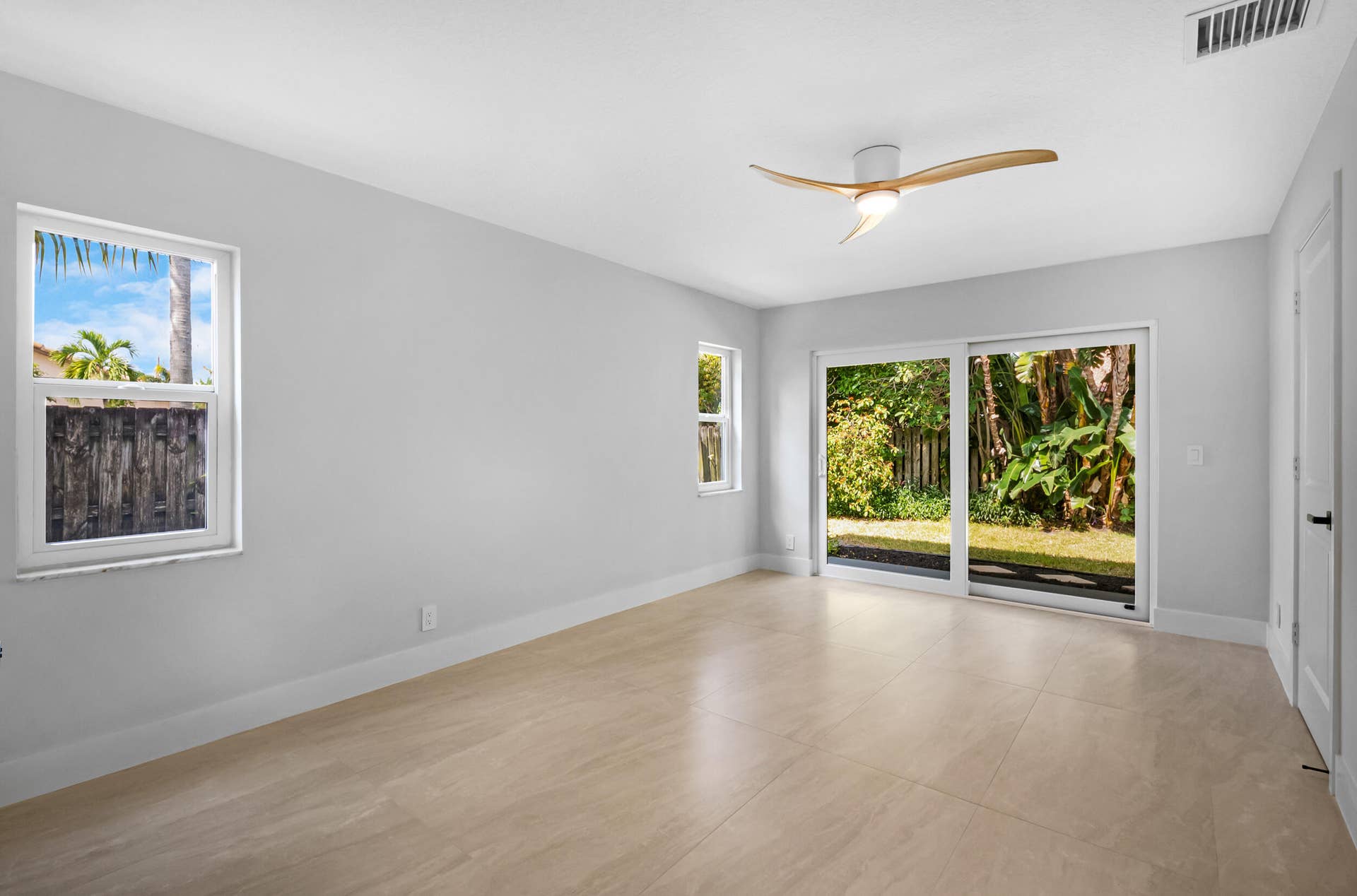 7620 Texas Trail, Boca Raton, FL 33487 Master Bedroom with en suite bathroom
