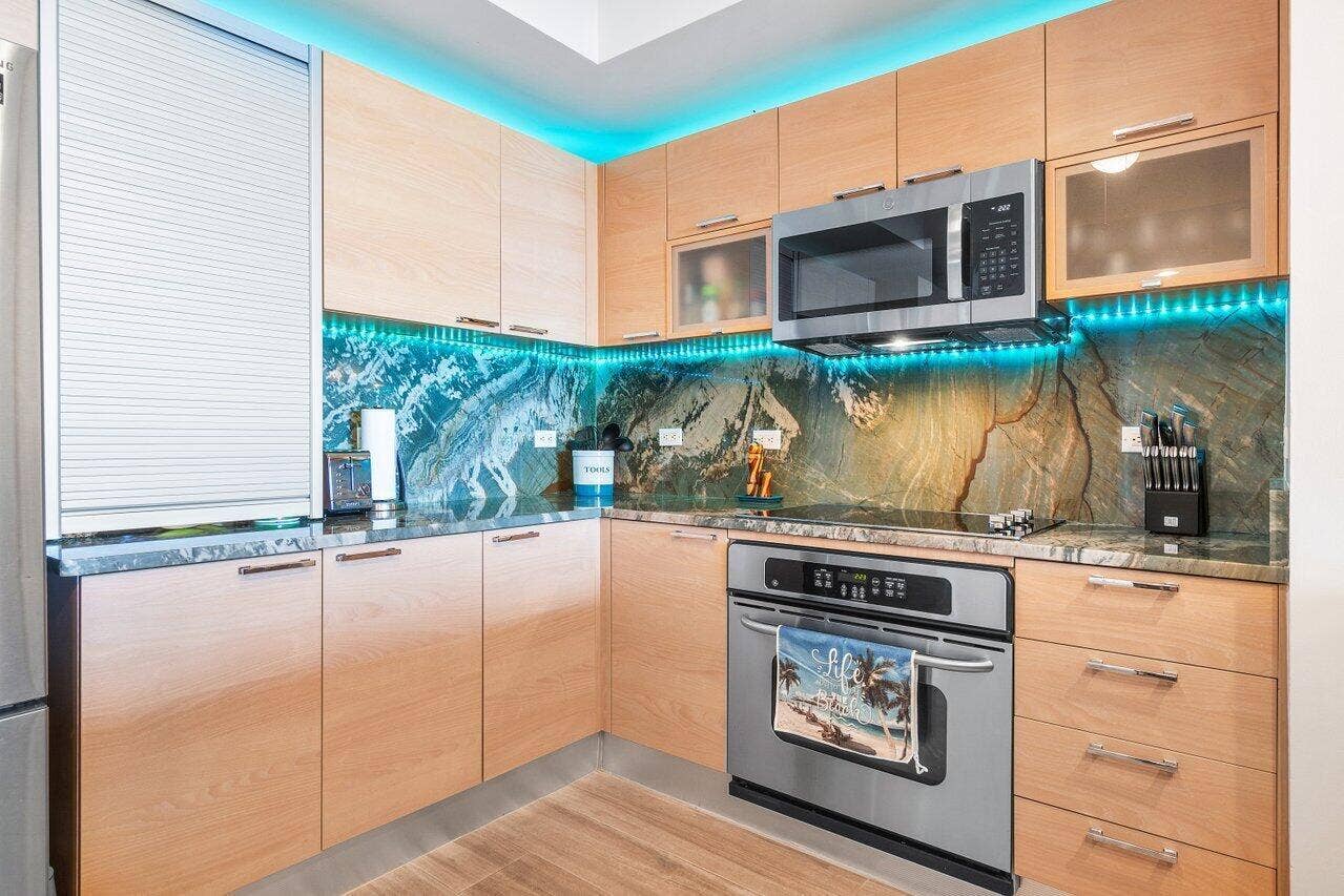 2640 Lake Shore Drive, #711, Riviera Beach, FL 33404 luxury kitchen