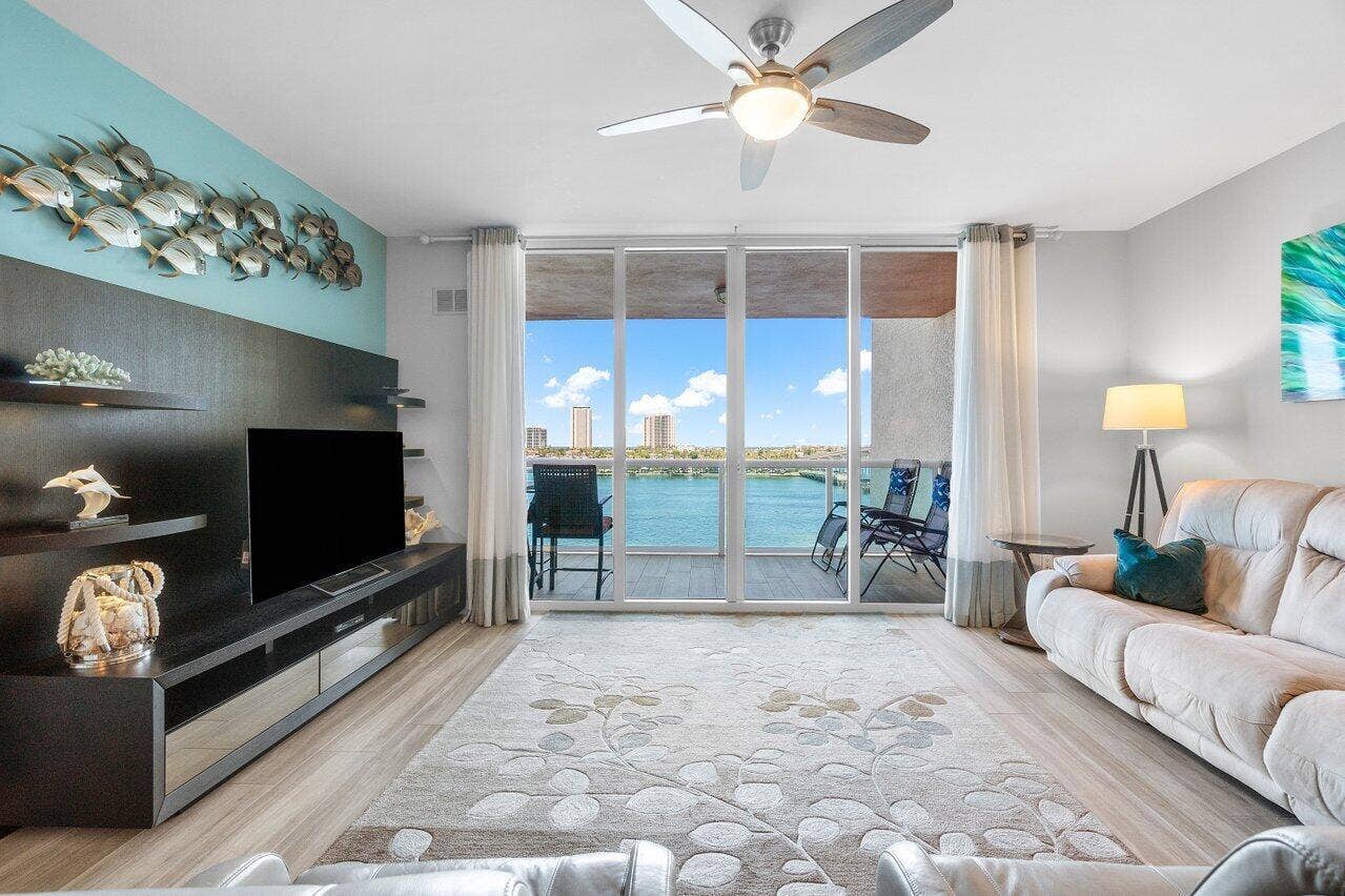 2640 Lake Shore Drive, #711, Riviera Beach, FL 33404 Open Living Area