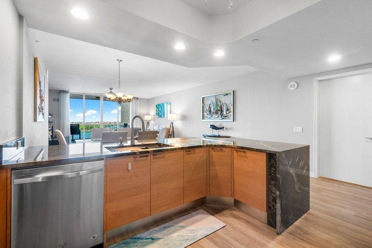 2640 Lake Shore Drive, #711, Riviera Beach, FL 33404 kitchen views