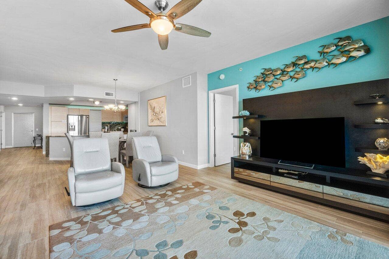 2640 Lake Shore Drive, #711, Riviera Beach, FL 33404 living /dining area