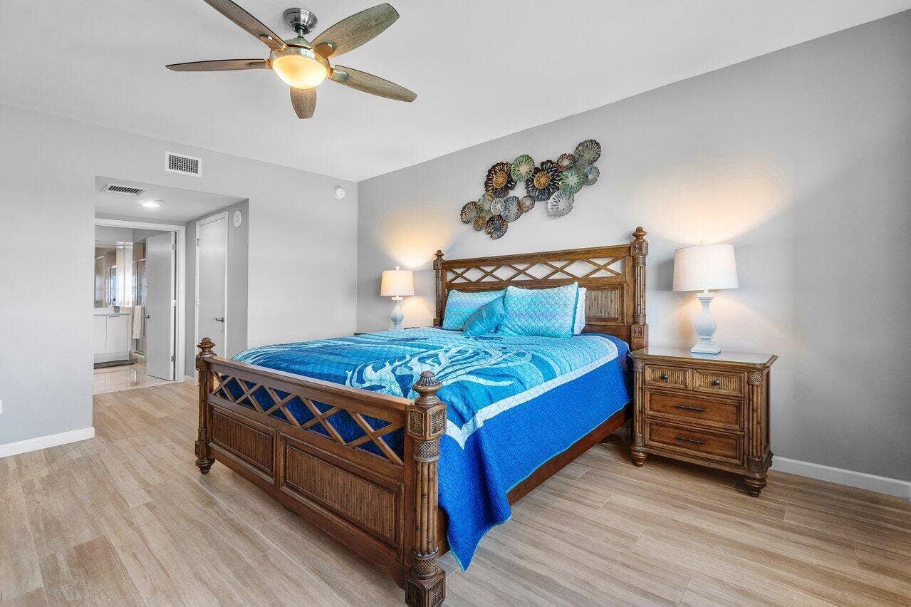 2640 Lake Shore Drive, #711, Riviera Beach, FL 33404 spacious primary bedroom