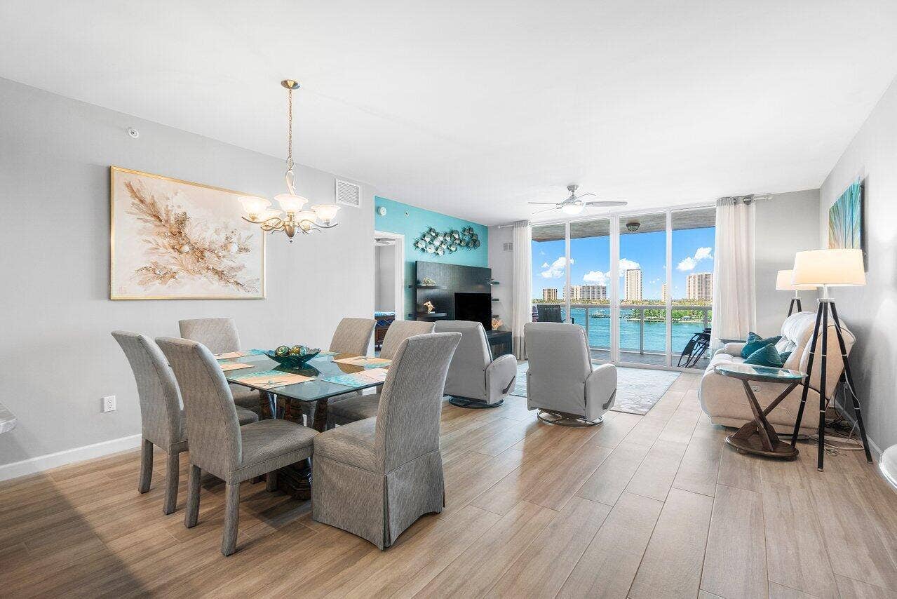 2640 Lake Shore Drive, #711, Riviera Beach, FL 33404 great open space